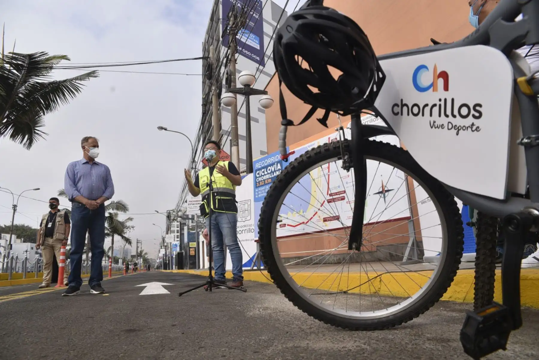 El alcalde de la Municipalidad de Chorrillos Mg. Augusto Miyashiro, entregó a sus vecinos una moderna ciclovía, de 3.92 km de extensión, acto que contó con la presencia del alcalde de Lima Jorge Muñoz Wells. Foto: Municipalidad de Lima