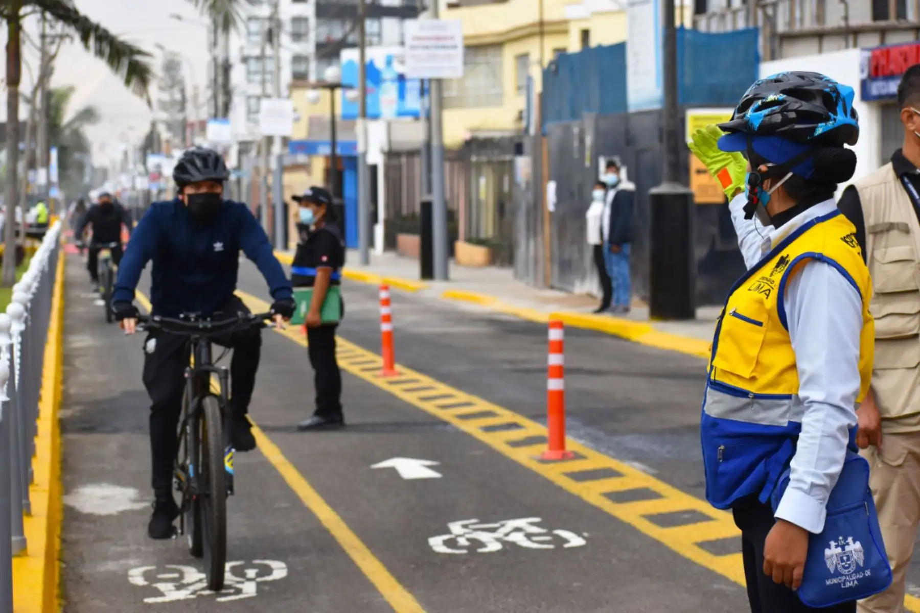 El alcalde de la Municipalidad de Chorrillos Mg. Augusto Miyashiro, entregó a sus vecinos una moderna ciclovía, de 3.92 km de extensión, acto que contó con la presencia del alcalde de Lima Jorge Muñoz Wells. Foto: Municipalidad de Lima