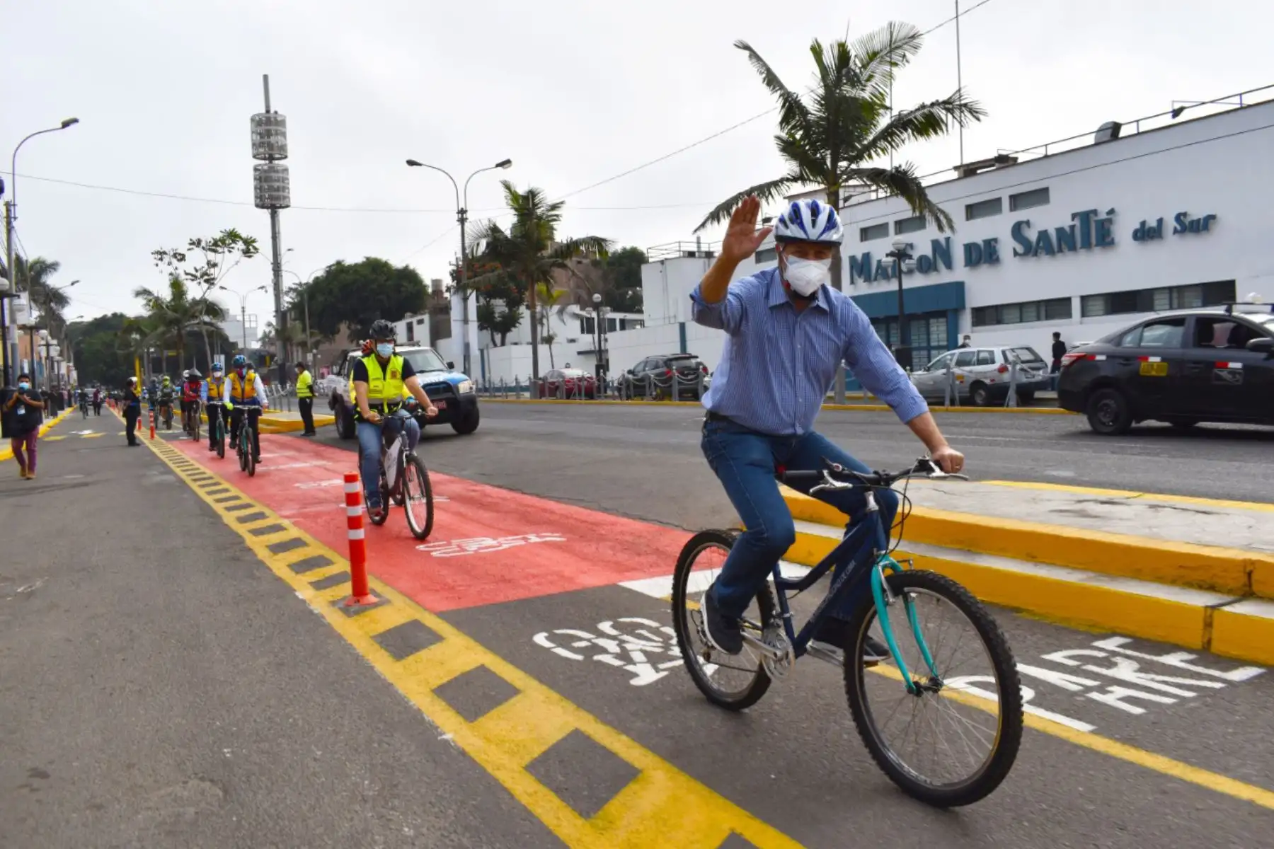 El alcalde de la Municipalidad de Chorrillos Mg. Augusto Miyashiro, entregó a sus vecinos una moderna ciclovía, de 3.92 km de extensión, acto que contó con la presencia del alcalde de Lima Jorge Muñoz Wells. Foto: Municipalidad de Lima