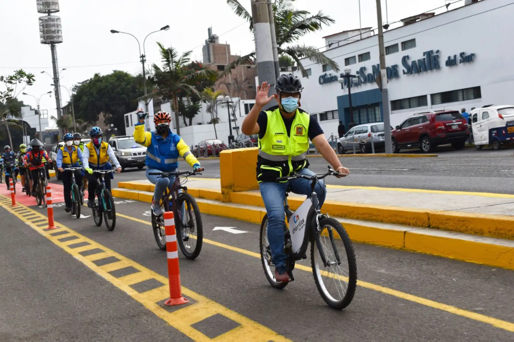 El alcalde de la Municipalidad de Chorrillos Mg. Augusto Miyashiro, entregó a sus vecinos una moderna ciclovía, de 3.92 km de extensión, acto que contó con la presencia del alcalde de Lima Jorge Muñoz Wells. Foto: Municipalidad de Lima