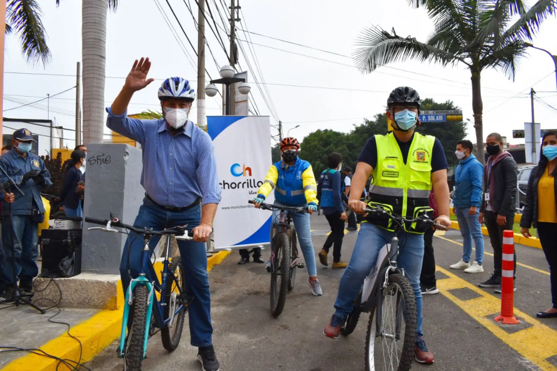 El alcalde de la Municipalidad de Chorrillos Mg. Augusto Miyashiro, entregó a sus vecinos una moderna ciclovía, de 3.92 km de extensión, acto que contó con la presencia del alcalde de Lima Jorge Muñoz Wells. Foto: Municipalidad de Lima