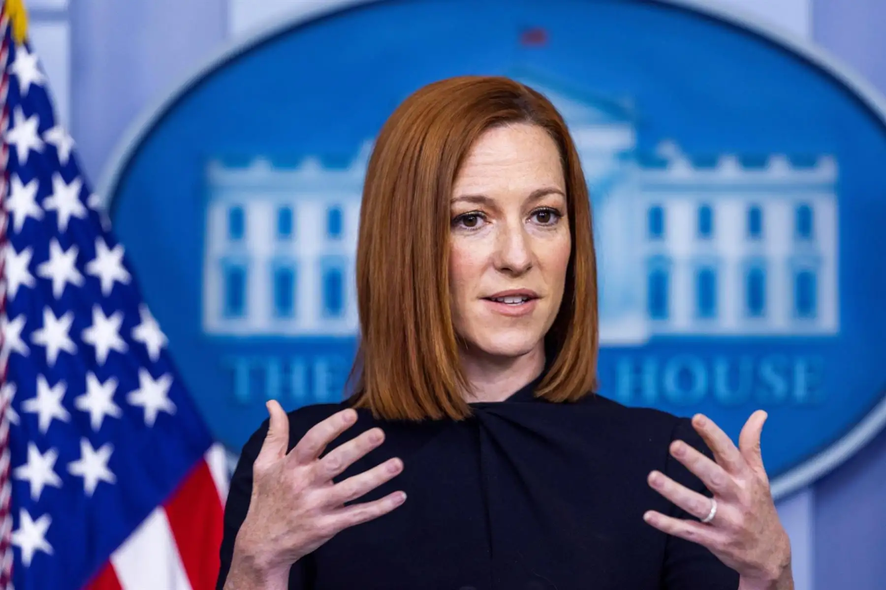 La portavoz de la Casa Blanca, Jen Psaki, habla en su rueda de prensa en Washington (EE. UU.), hoy 23 de abril del 2021.