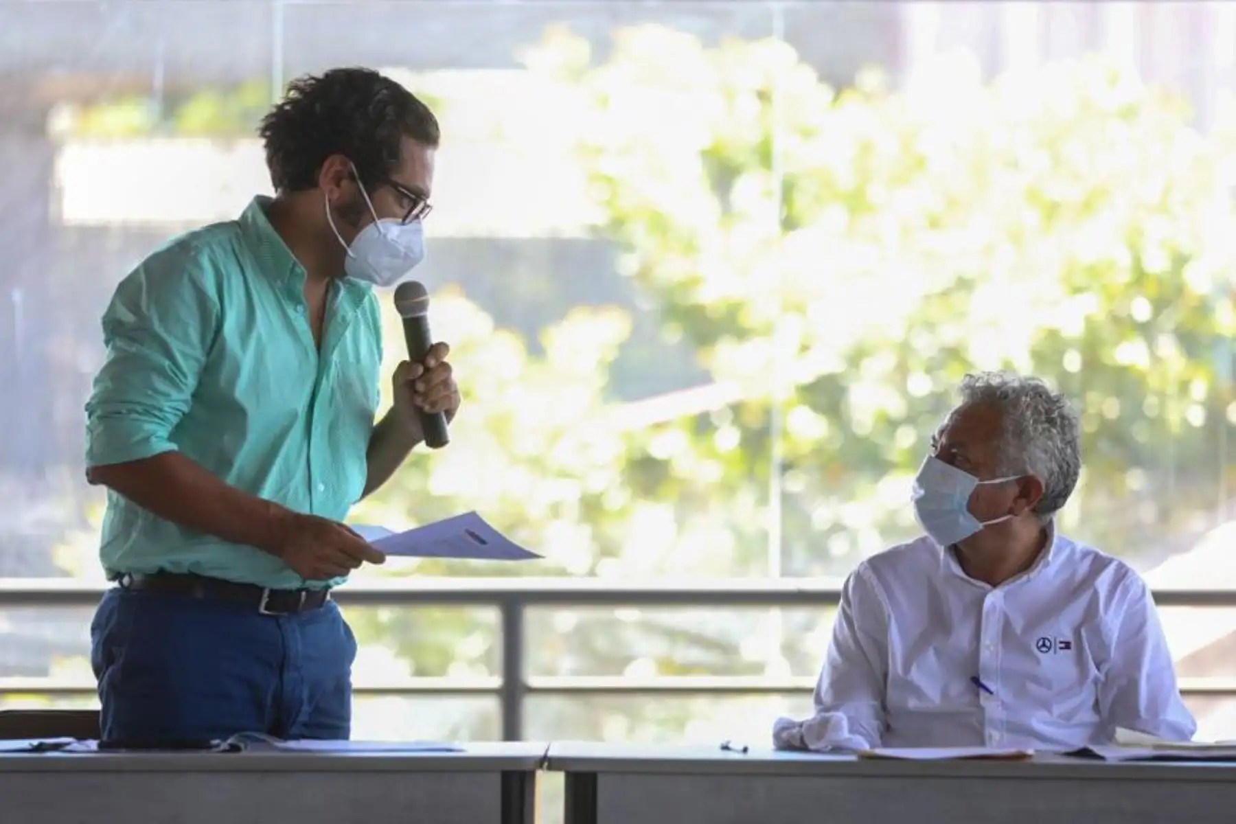 Desde Yurimaguas, el ministro de la Producción, José Luis Chicoma, sostiene una reunión con el alcalde de la municipalidad de Alto Amazonas, Hugo Araujo, con el objetivo de continuar coordinando acciones para reforzar la respuesta sanitaria ante la covid-19 en la provincia. Foto: Produce