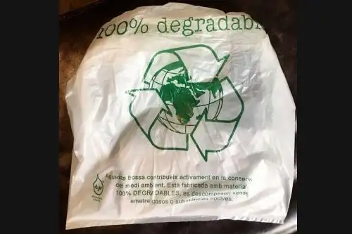 Bolsa de plástico biodegradable.