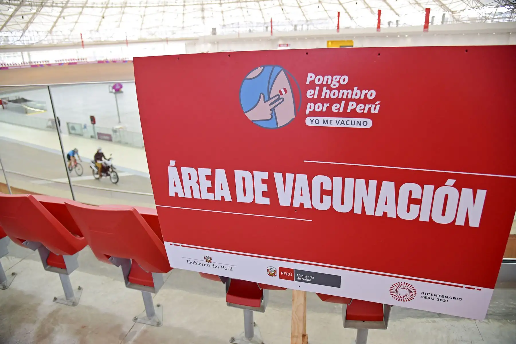 El Centro Acuático y el Velódromo de la Videna se convirtieron desde hoy en centros de inmunización para los adultos mayores de 70 a 79 años, en el marco de la primera fecha de esta nueva etapa del Plan Nacional de Vacunación contra el COVID-19. Foto: Legado Lima 2019