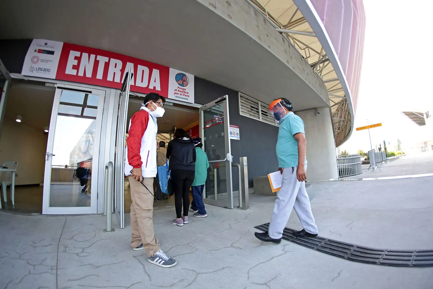 El Centro Acuático y el Velódromo de la Videna se convirtieron desde hoy en centros de inmunización para los adultos mayores de 70 a 79 años, en el marco de la primera fecha de esta nueva etapa del Plan Nacional de Vacunación contra el COVID-19. Foto: Legado Lima 2019