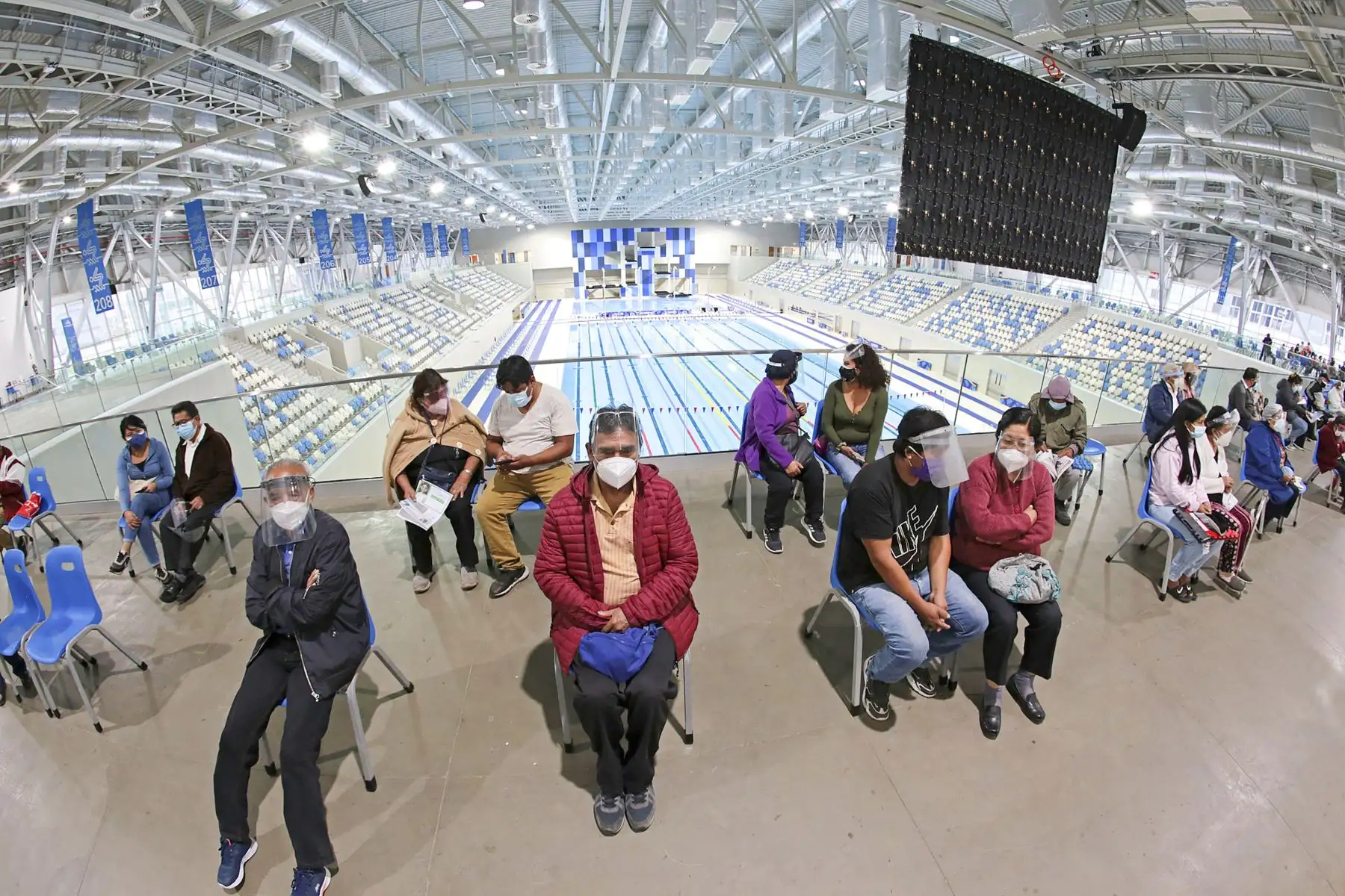 El Centro Acuático y el Velódromo de la Videna se convirtieron desde hoy en centros de inmunización para los adultos mayores de 70 a 79 años, en el marco de la primera fecha de esta nueva etapa del Plan Nacional de Vacunación contra el COVID-19. Foto: Legado Lima 2019