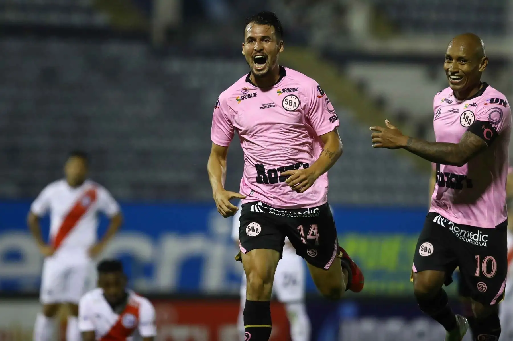 Claudio Torrejón celebra tras anotar el 2-0 ante Deportivo Municipal por la sexta fecha de la Liga 1, en el estadio Alejandro Villanueva. Foto: Liga 1