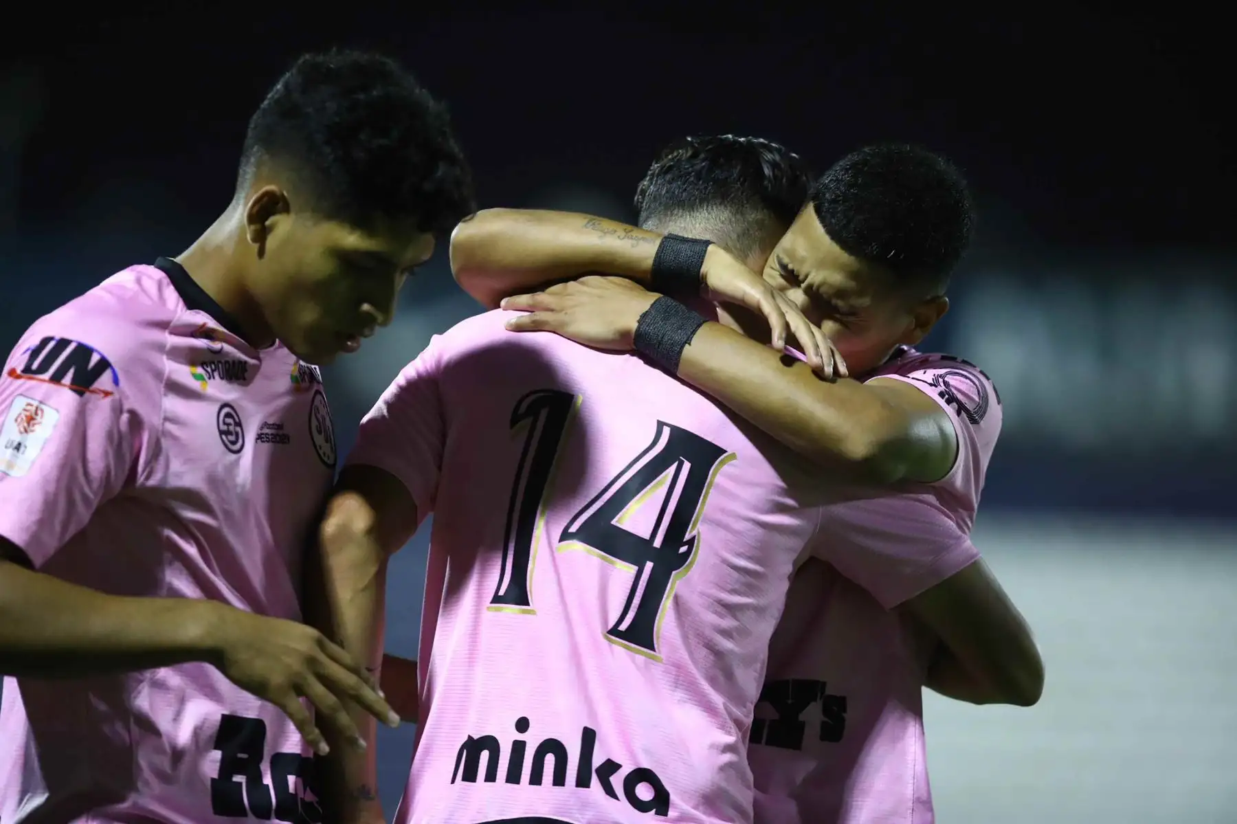Claudio Torrejón celebra tras anotar el 2-0 ante Deportivo Municipal por la sexta fecha de la Liga 1, en el estadio Alejandro Villanueva. Foto: Liga 1