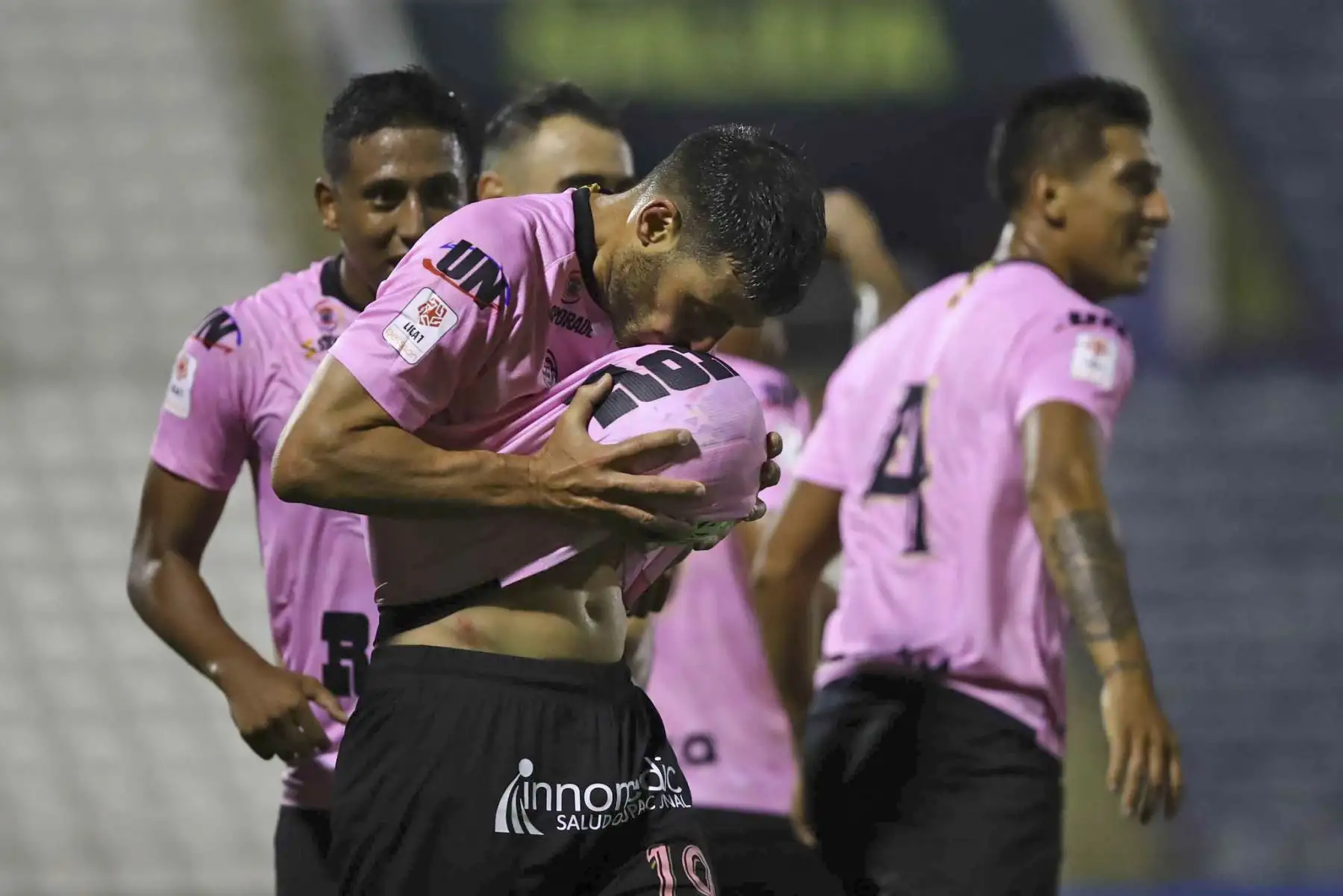 Sebastián Penco marca el 3-0 ante Deportivo Municipal por la sexta fecha la Liga 1, en el estadio Alejandro Villanueva. Foto: Liga 1