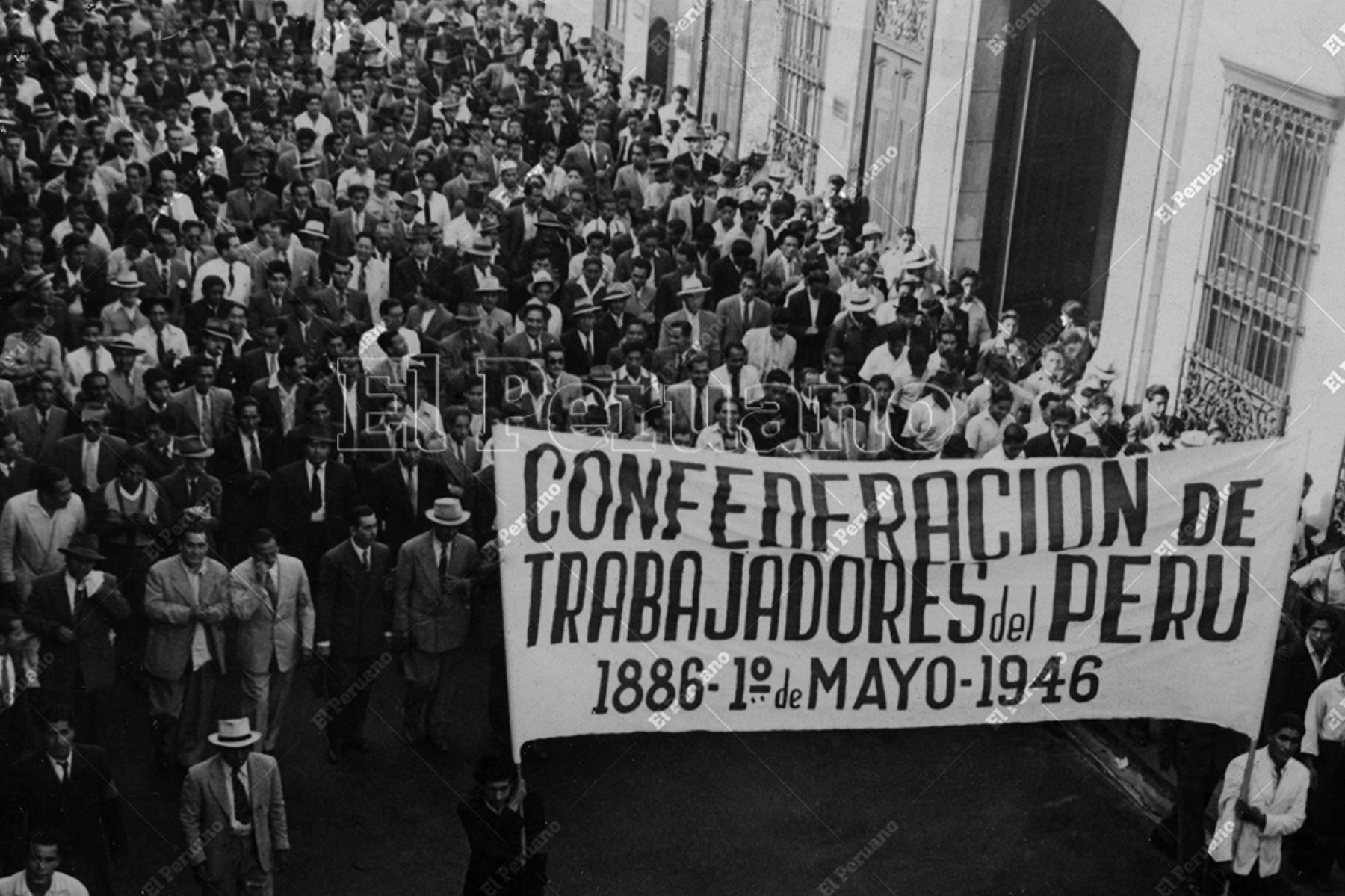 Lima, 1 mayo 1946. Marcha de la Confederación de Trabajadores del Perú en conmemoración del Día del Trabajo. Foto: Archivo Histórico de El Peruano