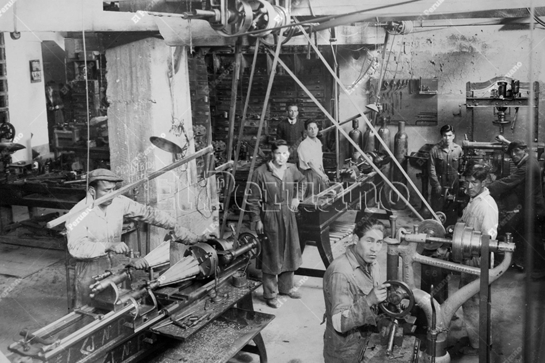 Junín - 1950. Trabajadores de la factoría  Peña Hermanos en Huancayo. Foto: Archivo Histórico de El Peruano