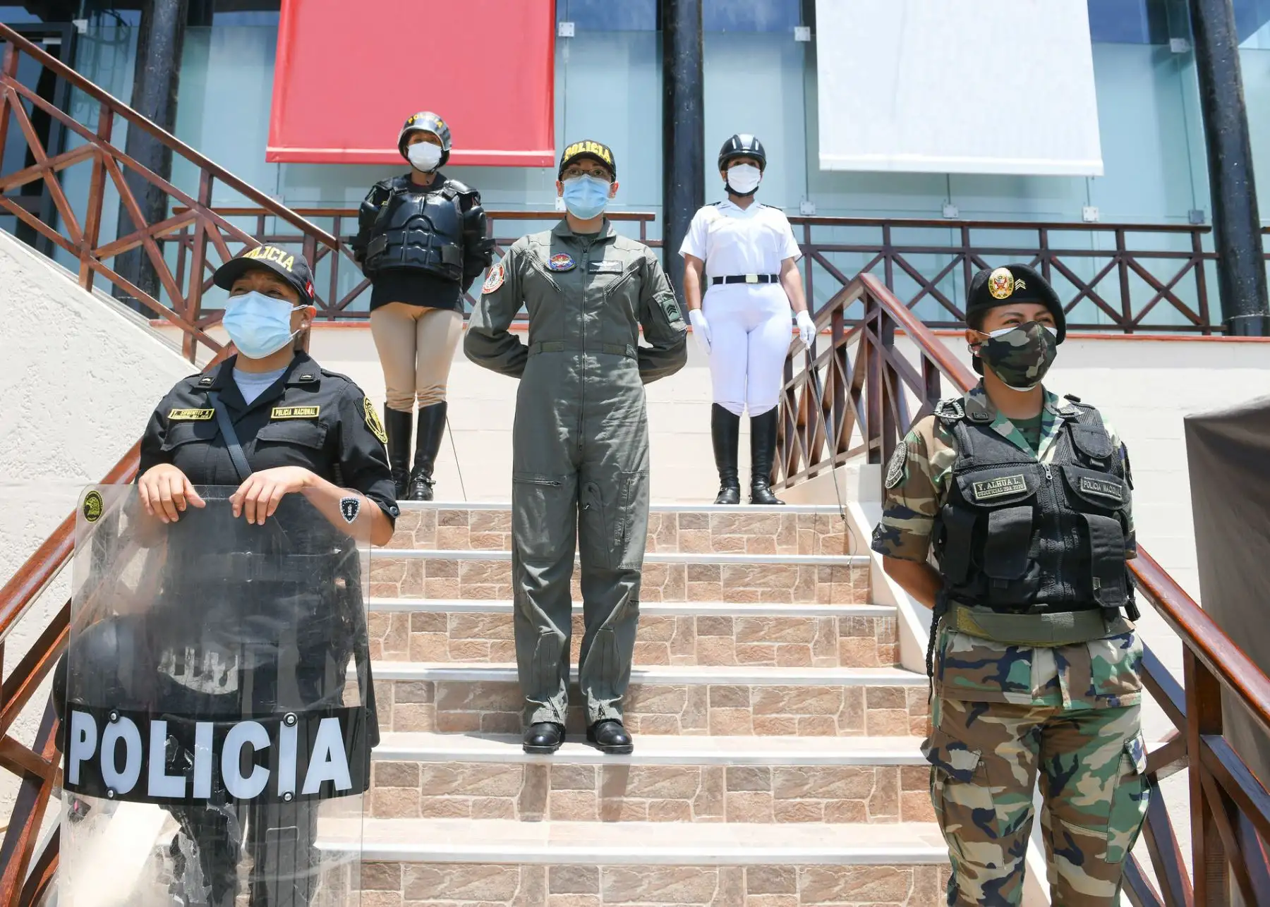 Mujeres policías.