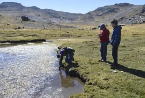 Los ríos cercanos a yacimientos mineros son a menudo contaminados con químicos. Foto: ANDINA/difusión.