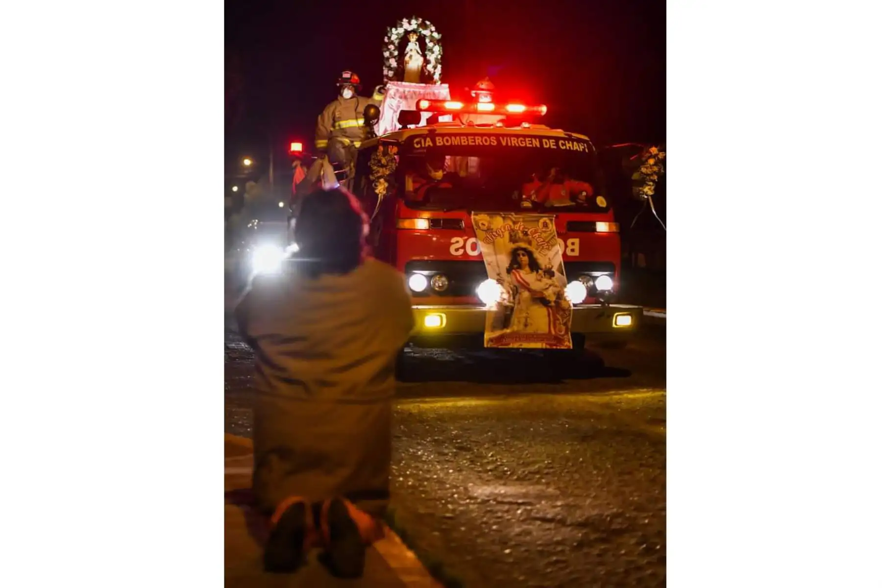 La virgen de Chapi visitó hospitales y calles de ciudad de Arequipa acompañada de la compañía de bomberos Virgen de Chapi B 233.
Foto: Cortesía Diego Ramos