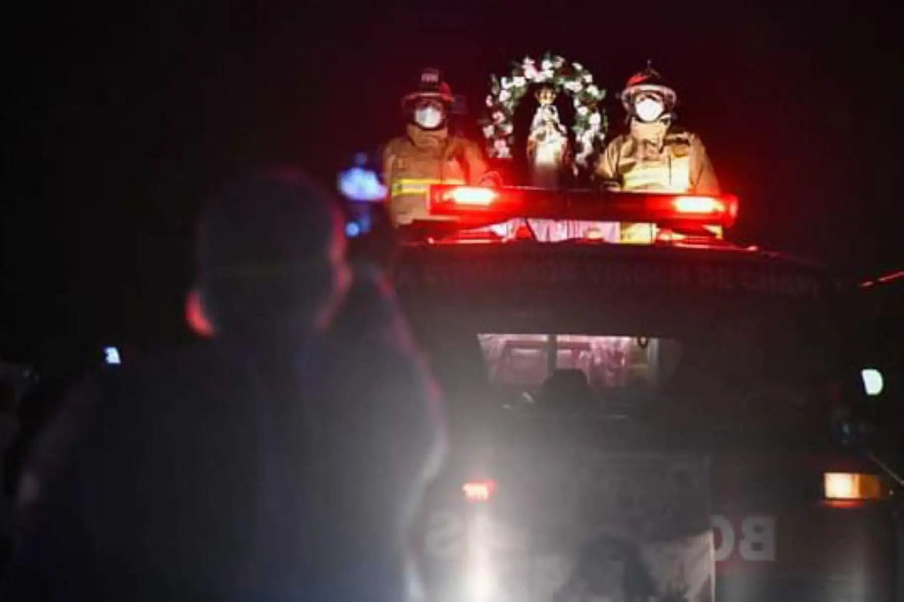 La virgen de Chapi visitó hospitales y calles de ciudad de Arequipa acompañada de la compañía de bomberos Virgen de Chapi B 233.
Foto: Cortesía Diego Ramos