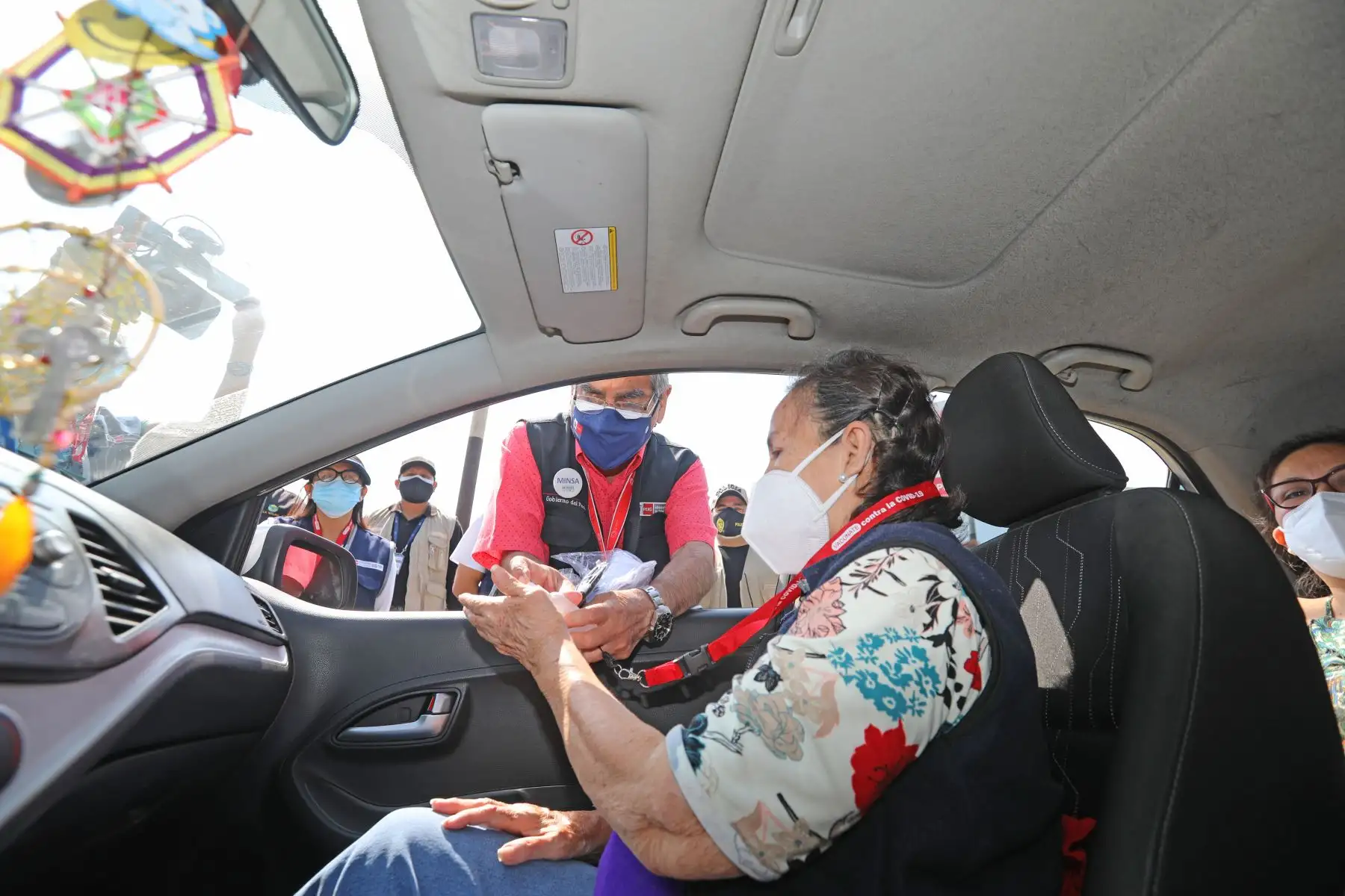 Ministro de Salud, Óscar Ugarte supervisa vacunación de adultos mayores en La Molina
Foto: Minsa
