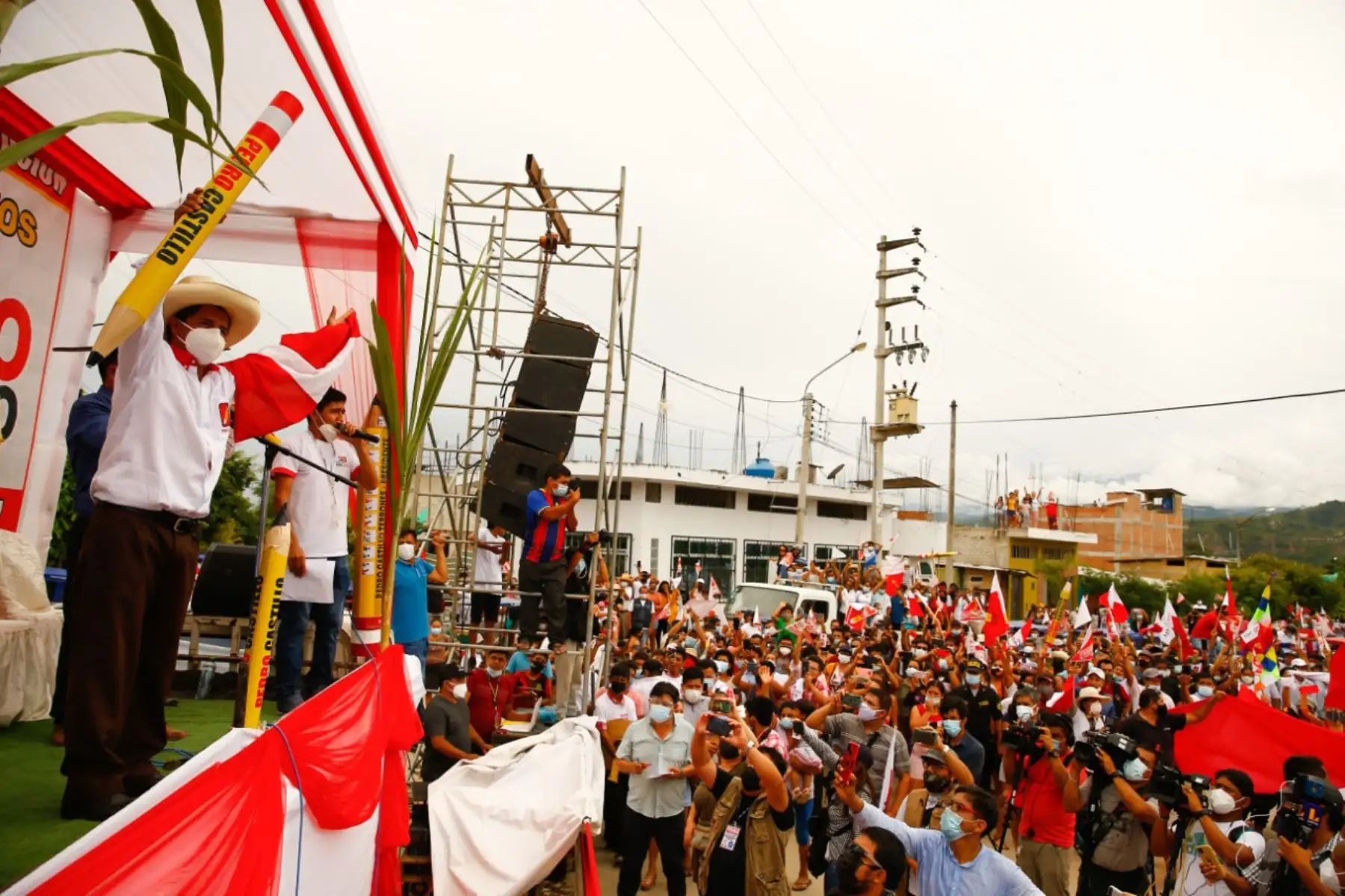 Pedro Castillo realiza mitin en la plaza Gochilla de Bagua Grande luego de hacer una caravana por la ciudad. Foto: ANDINA/ Andrés Valle