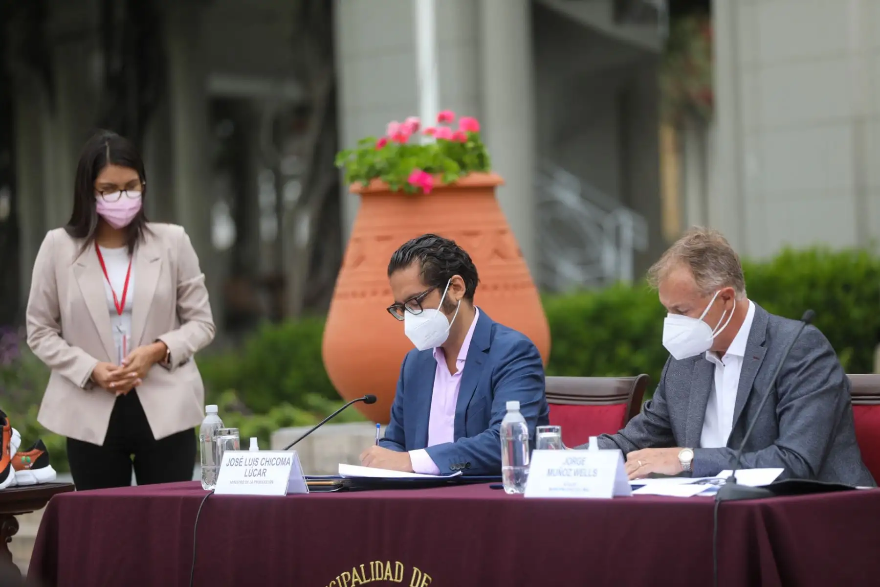 Ministerio de la Producción y Municipalidad de Lima firman un convenio de Cooperación Interinstitucional, con el fin de implementar mecanismos de coordinación, interacción, cooperación y reciprocidad en cuatro ejes: producción, comercio, proyectos y terrazas gastronómicas. Foto: Produce