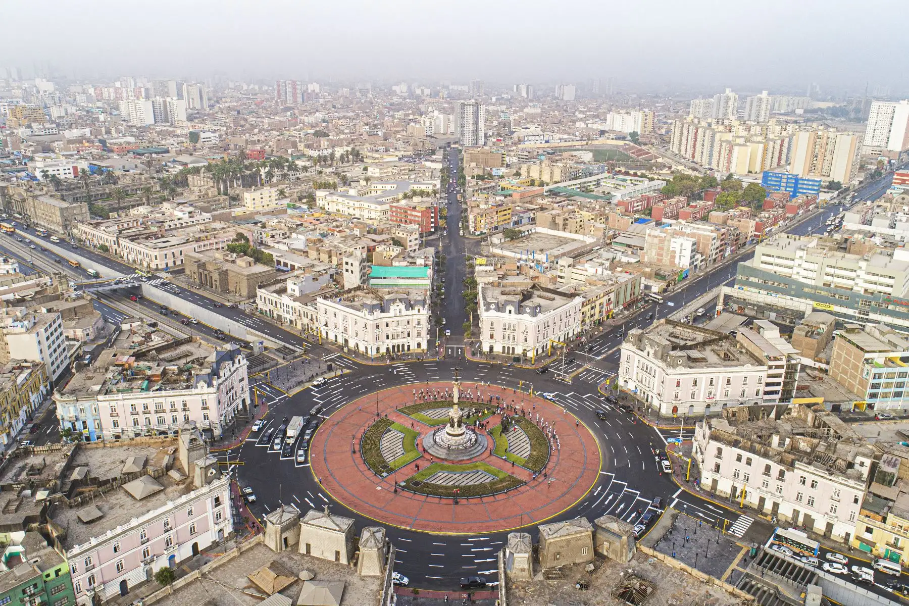 El alcalde de Lima, Jorge Muñoz, participa en la participa en la entrega del monumento a la victoria del Dos de Mayo, uno de los más altos e importantes de la ciudad. Los trabajos de recuperación de la escultura son parte del Plan Maestro del Centro Histórico de Lima. Foto: ANDINA/Municipalidad de Lima