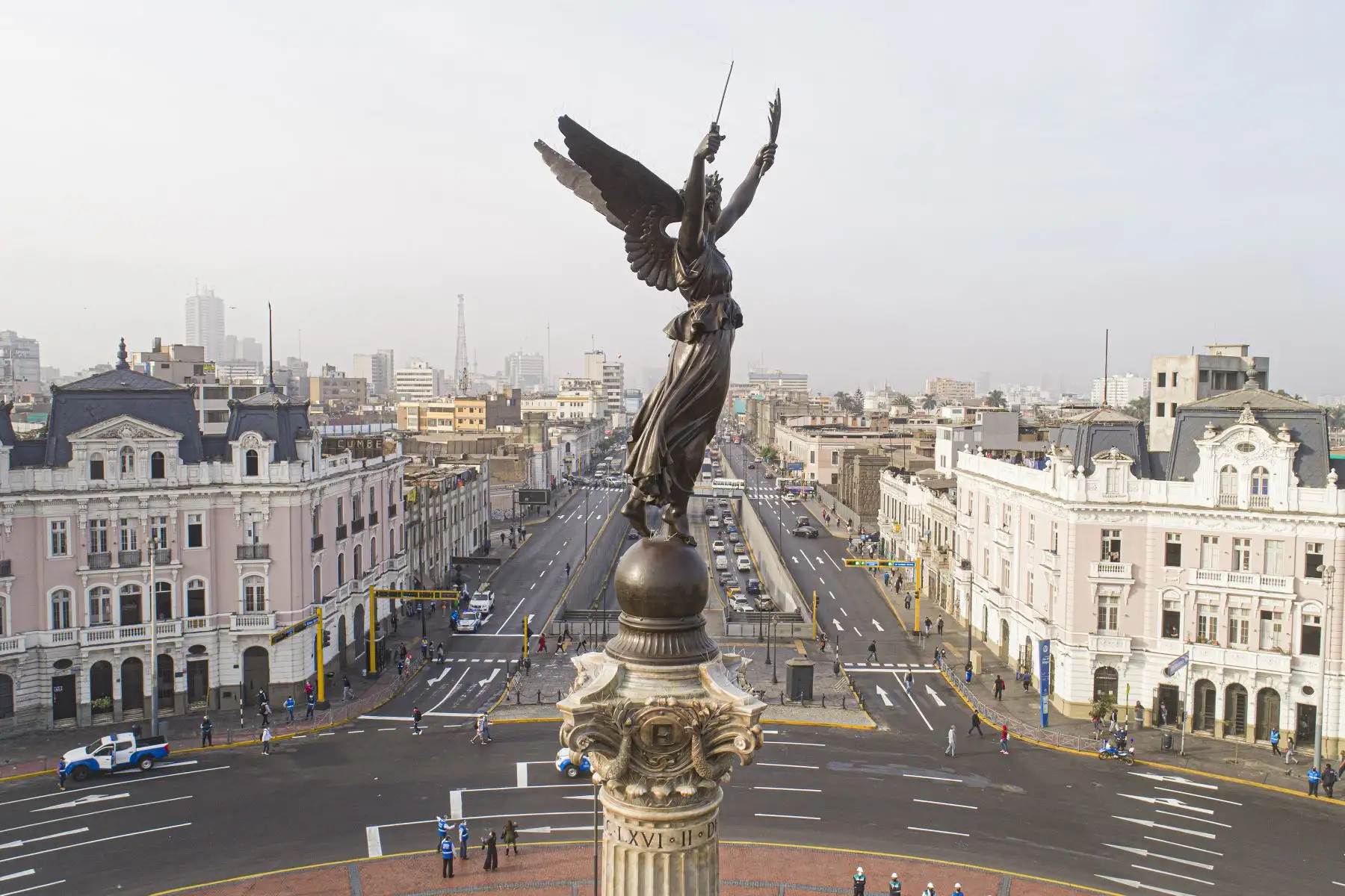 El alcalde de Lima, Jorge Muñoz, participa en la participa en la entrega del monumento a la victoria del Dos de Mayo, uno de los más altos e importantes de la ciudad. Los trabajos de recuperación de la escultura son parte del Plan Maestro del Centro Histórico de Lima. Foto: ANDINA/Municipalidad de Lima