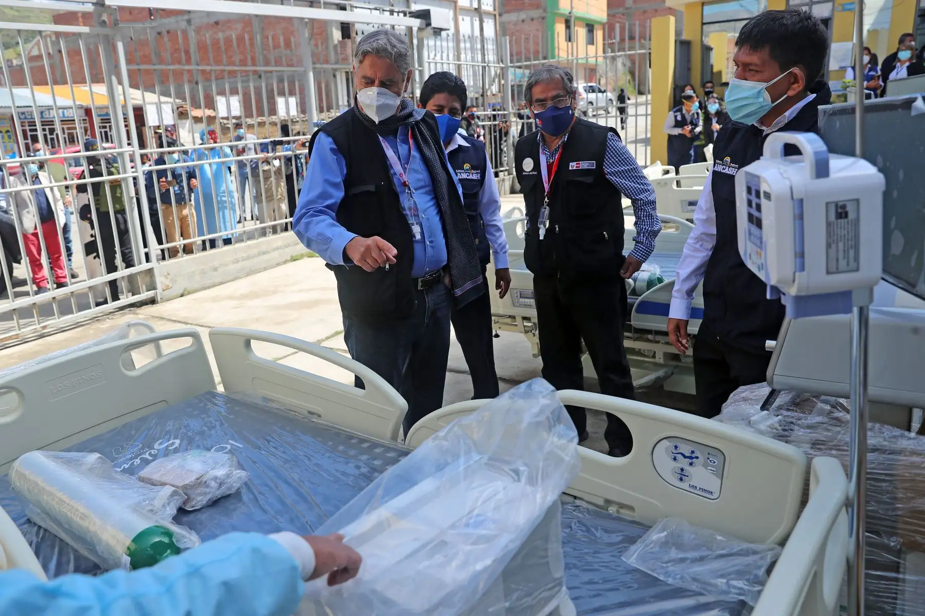 El presidente Francisco Sagasti, superviso el protocolo de cadena de frío para vacunas contra la covid-19 y  entrego equipamiento médico UCI a la Diresa Áncash. Foto: ANDINA/ Prensa Presidencia.