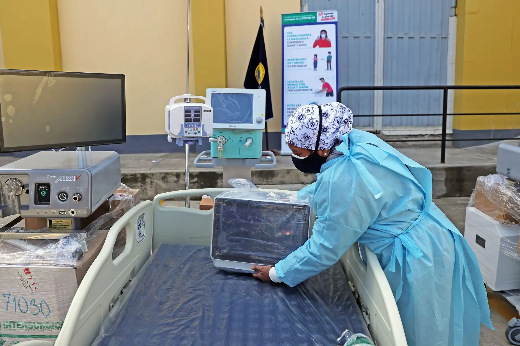 El presidente Francisco Sagasti, supervisó el protocolo de cadena de frío para vacunas contra la covid-19 y  entrego equipamiento médico UCI a la Diresa Áncash. Foto: ANDINA/ Prensa Presidencia