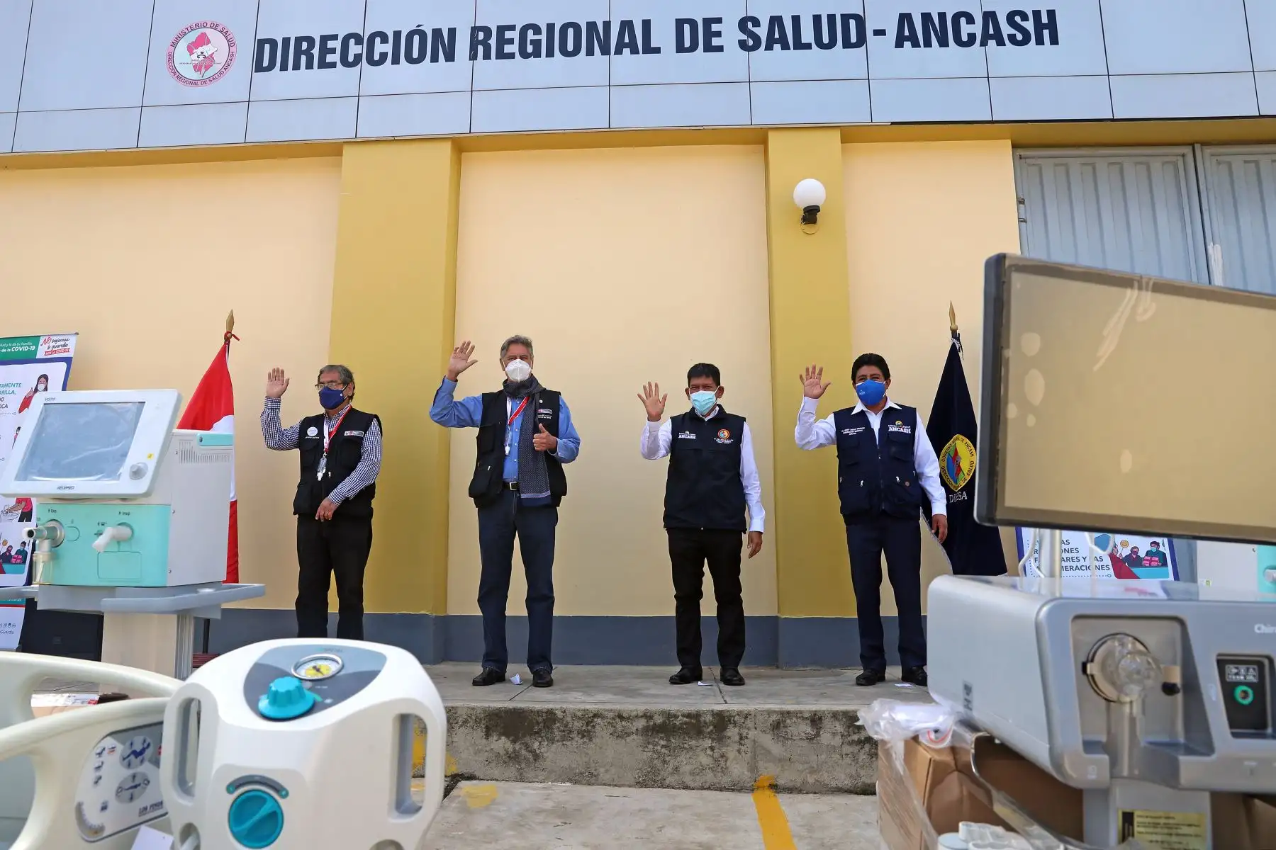 El presidente Francisco Sagasti, supervisó el protocolo de cadena de frío para vacunas contra la covid-19 y  entrego equipamiento médico UCI a la Diresa Áncash. Foto: ANDINA/ Prensa Presidencia