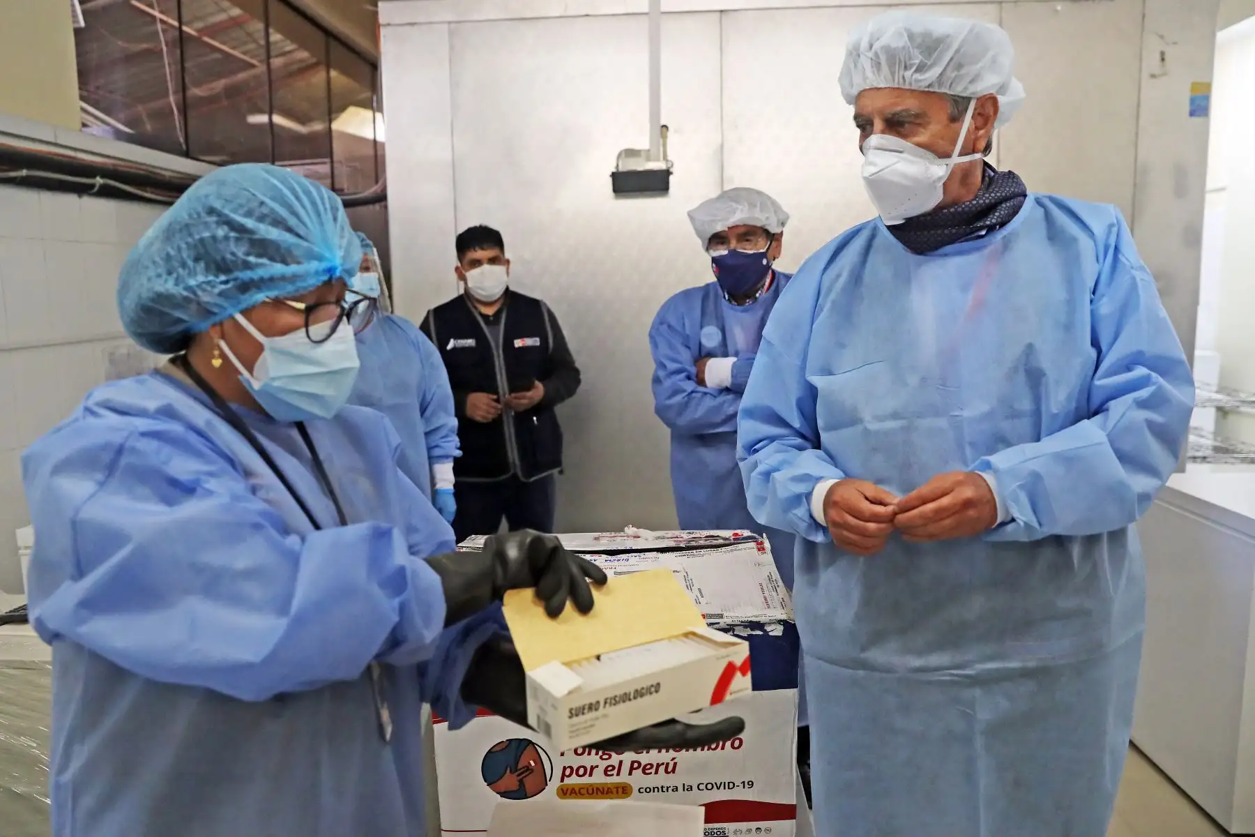 El presidente Francisco Sagasti, supervisó el protocolo de cadena de frío para vacunas contra la covid-19 y  entrego equipamiento médico UCI a la Diresa Áncash. Foto: ANDINA/ Prensa Presidencia
