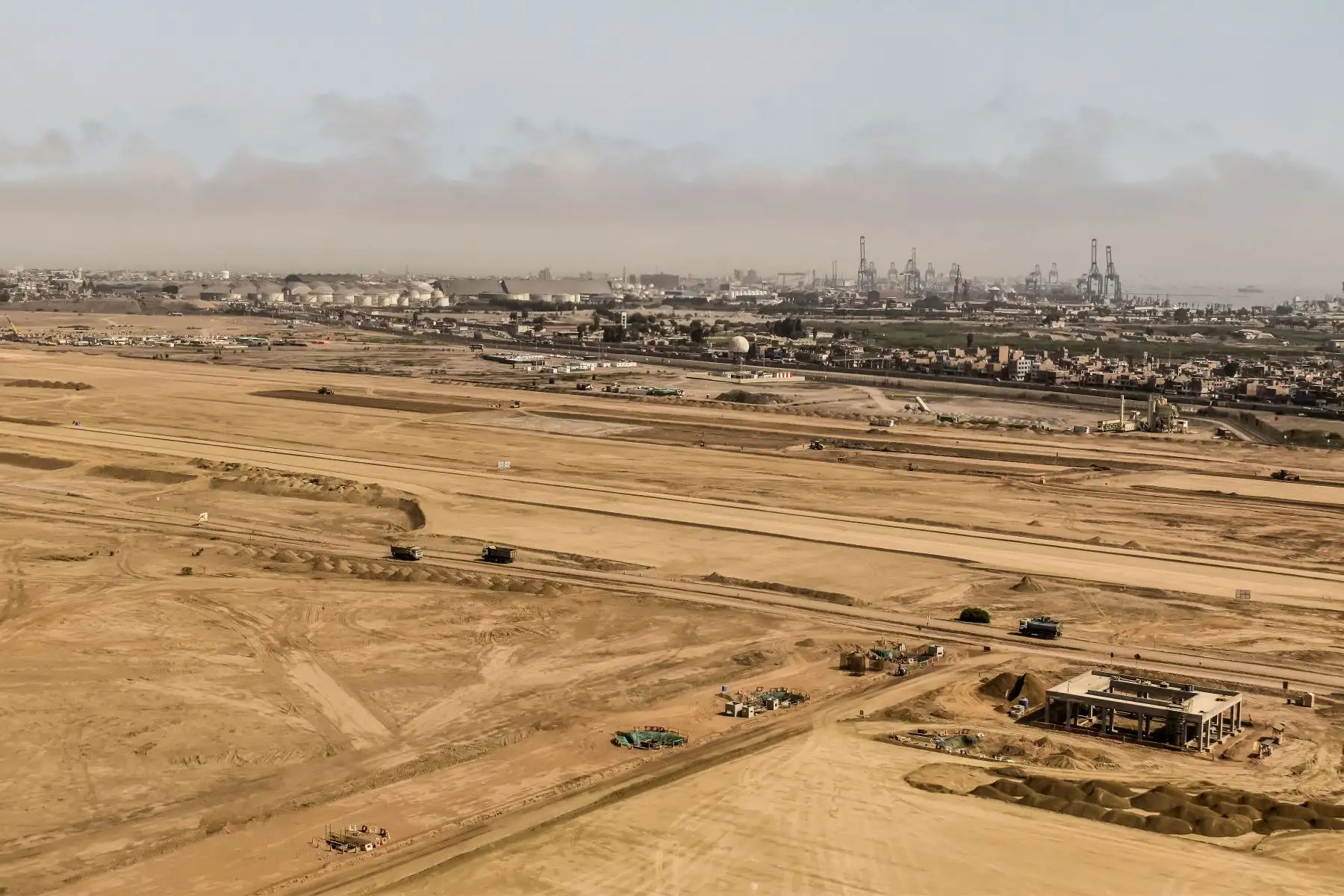 Continúan trabajos de ampliación del aeropuerto Jorge Chávez que comprende una segunda pista de aterrizaje, una nueva torre de control y el terminal de pasajeros. Foto: Difusión