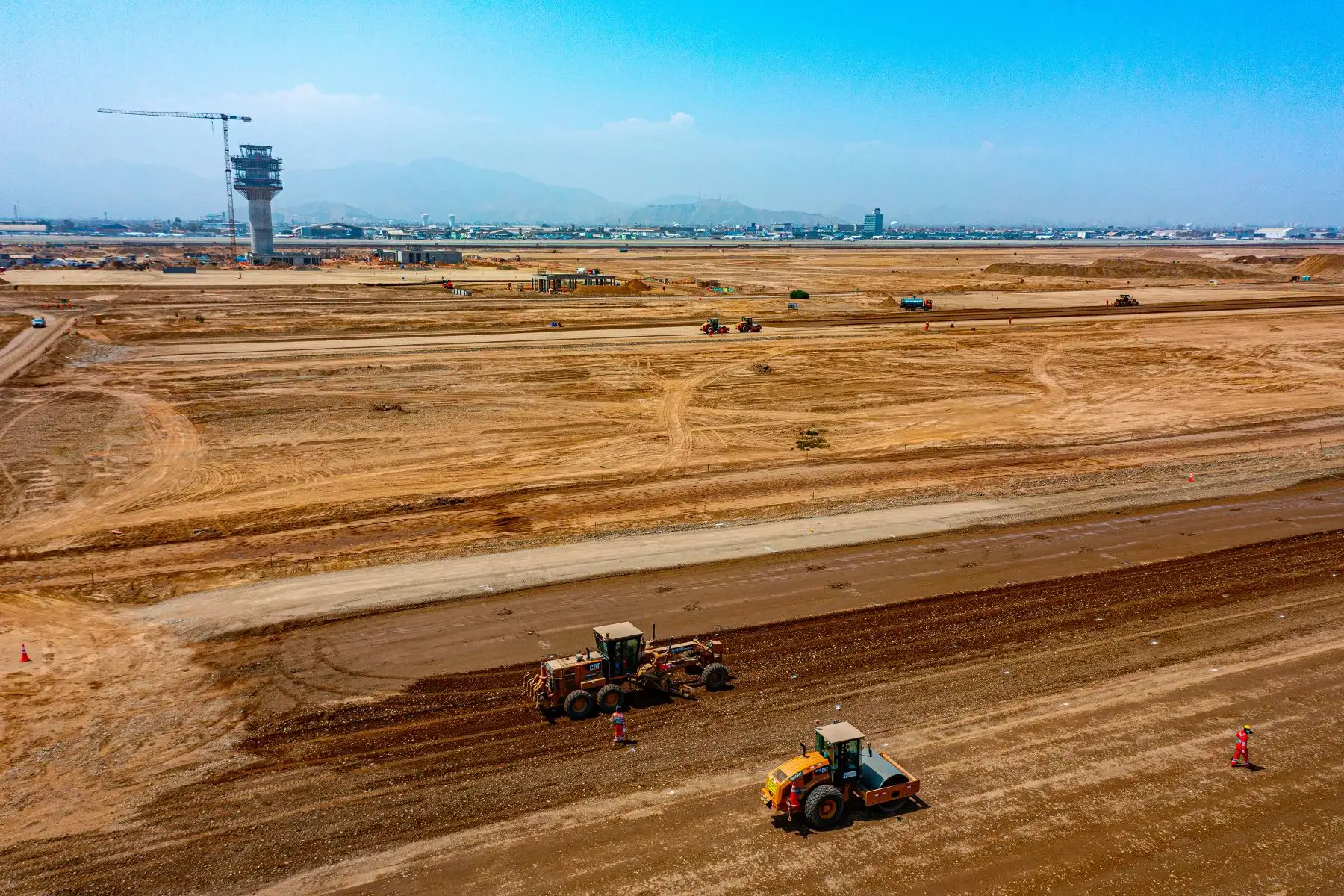 Continúan trabajos de ampliación del aeropuerto Jorge Chávez que comprende una segunda pista de aterrizaje, una nueva torre de control y el terminal de pasajeros. Foto: Difusión