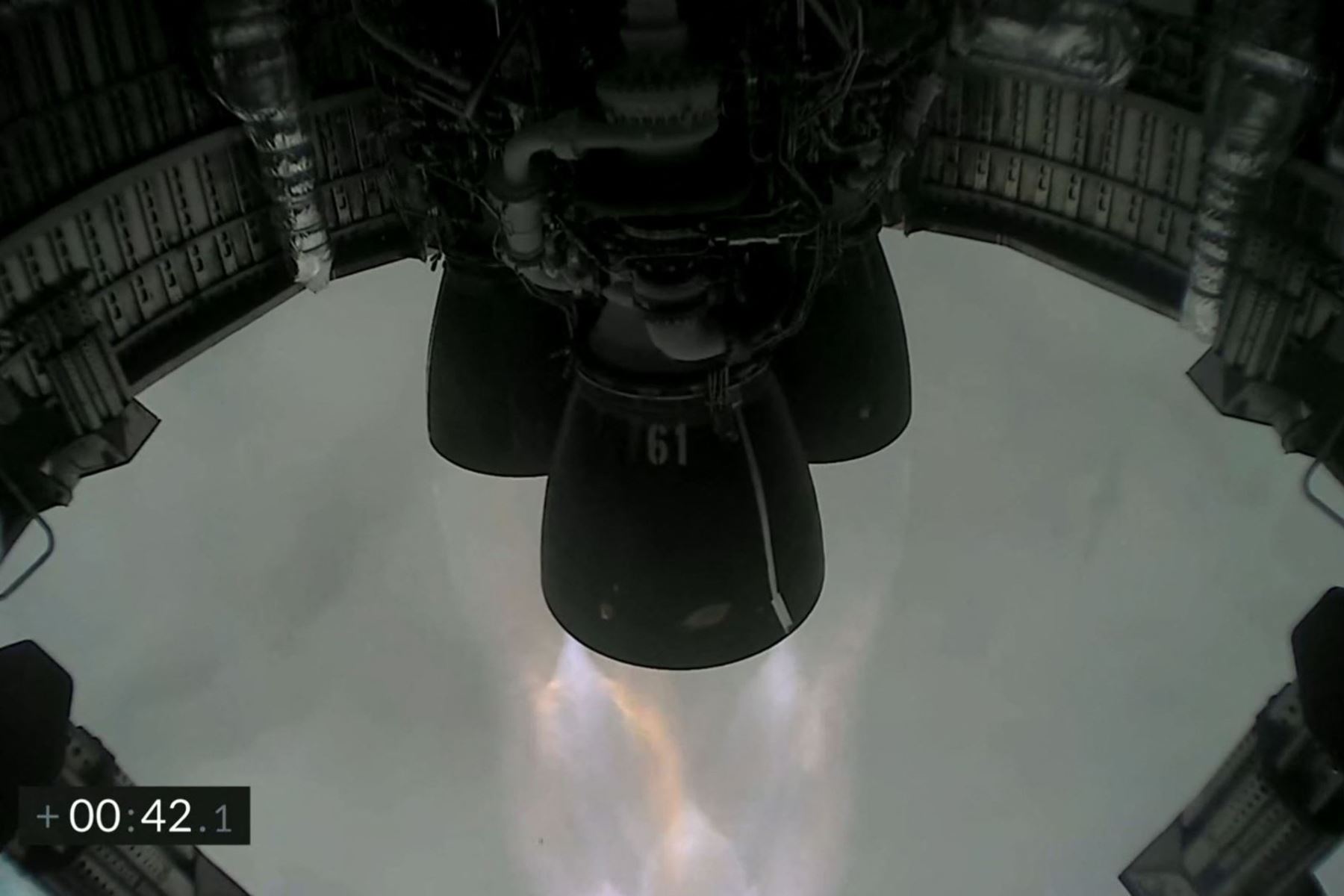 En esta captura de pantalla fotográfica tomada de la transmisión en vivo de SpaceX, se muestra el Starship SN15 durante el lanzamiento desde Boca Chica, Texas.
Foto: AFP