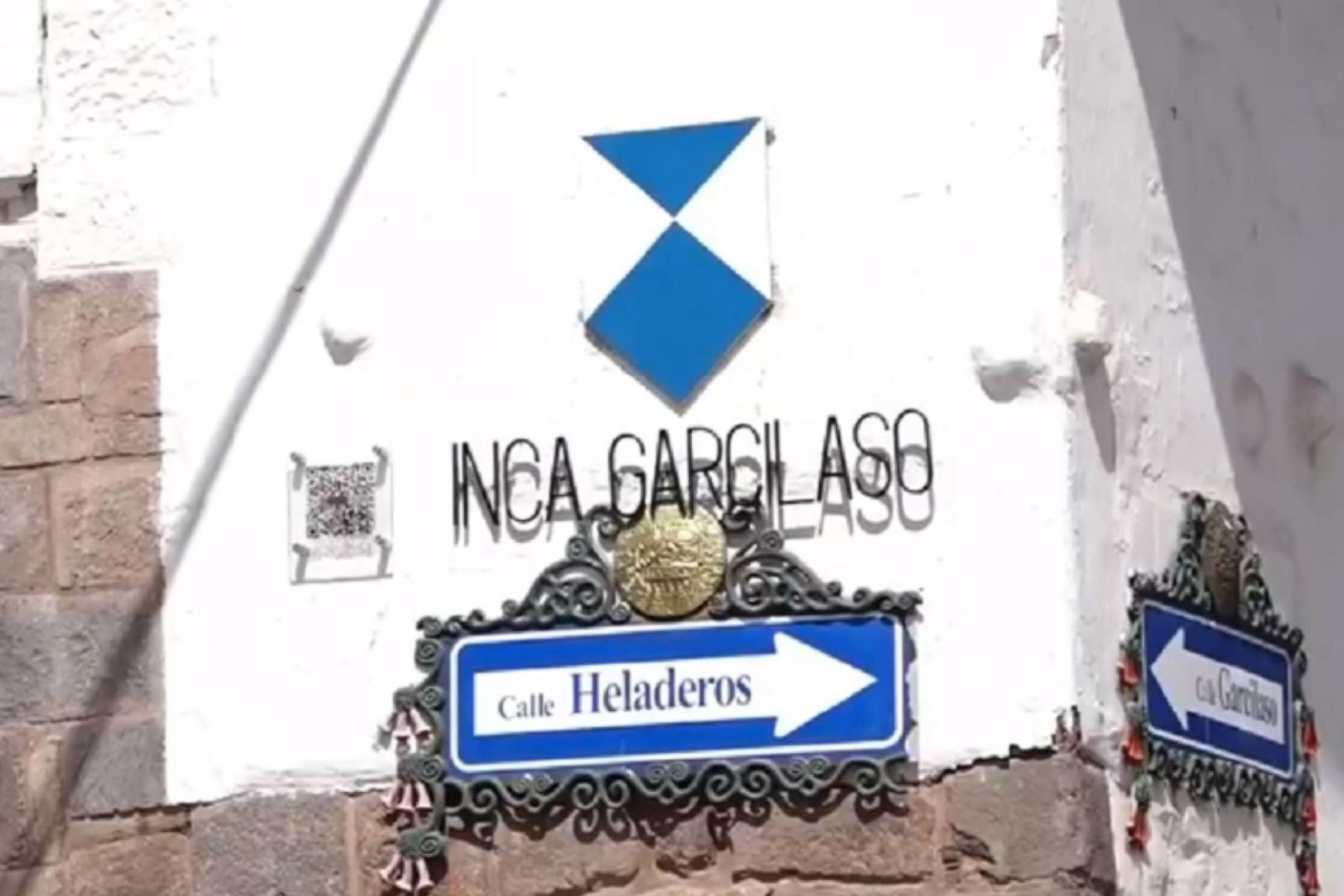 La casa del Inca Garcilaso de la Vega, actualmente sede del Museo Histórico Regional de Cusco, se convirtió hoy en el primer monumento de dicha región que cuenta con el Escudo Azul de la Unesco, importante distintivo otorgado por el organismo internacional que lo reconoce como inmueble cultural con protección especial frente a cualquier amenaza de deterioro.