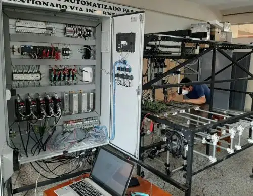 Investigadores peruanos de la Universidad Privada Anteneor Orrego desarrollan un innovador sistema robótico que busca optimizar la producción de la agroindustria en La Libertad. ANDINA/Difusión