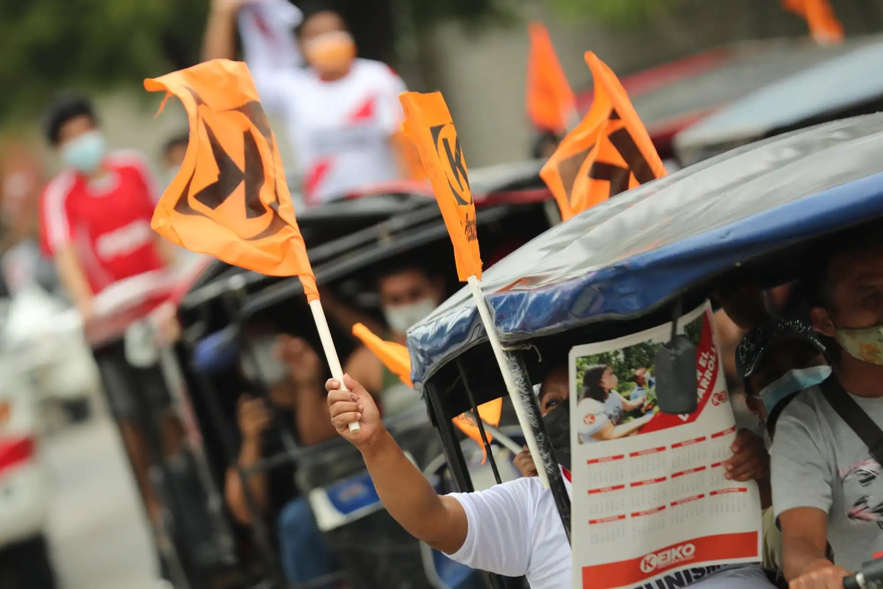 Los mototaxistas reciben hoy a Keiko Fujimori en el distrito de Breña. ANDINA/Carla Patiño Ramírez