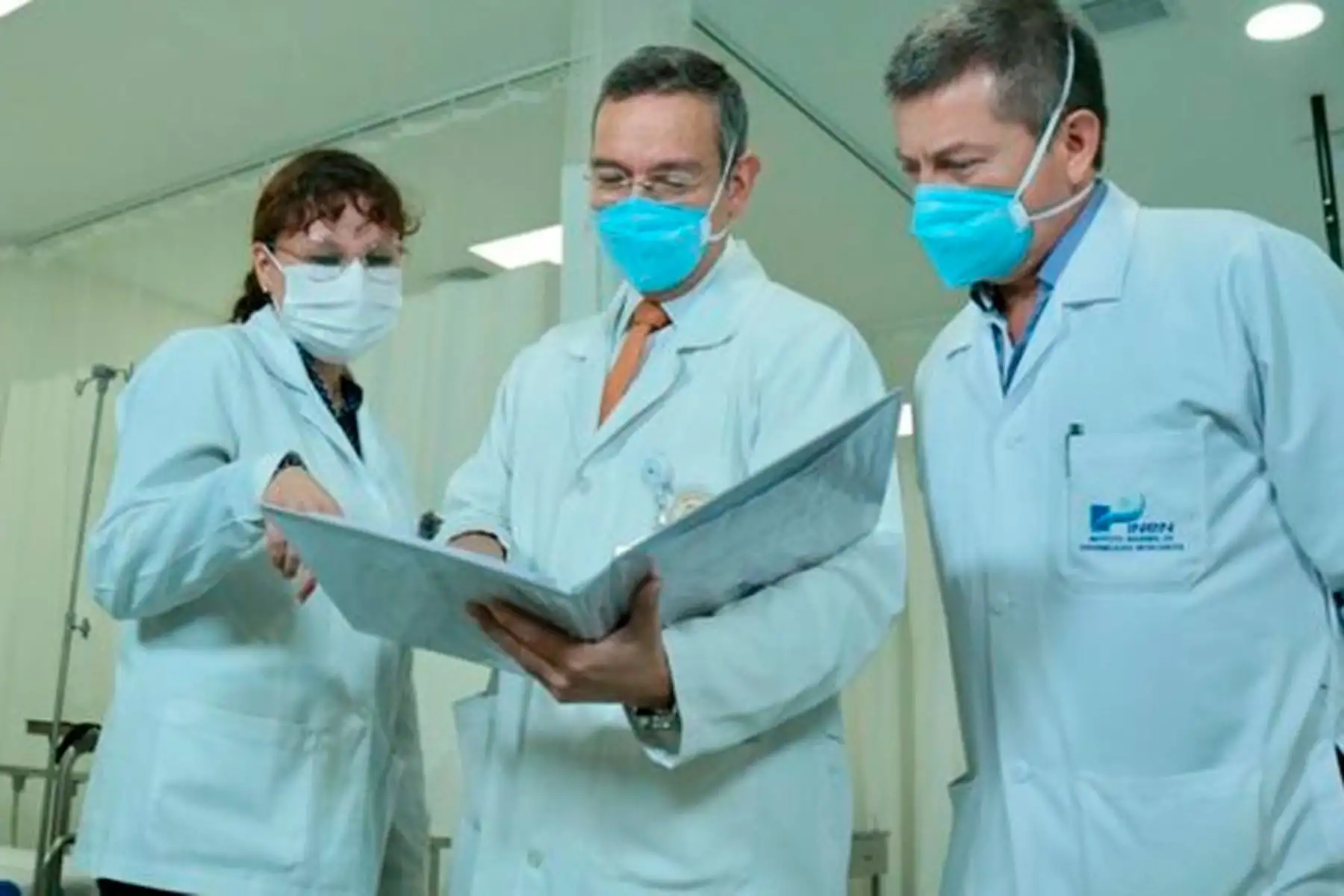A través de la Guía de Práctica Clínica, profesionales de la salud conocen las pautas médicas a considerar para una adecuada atención a pacientes con esta neoplasia. Foto: ANDINA/INEN