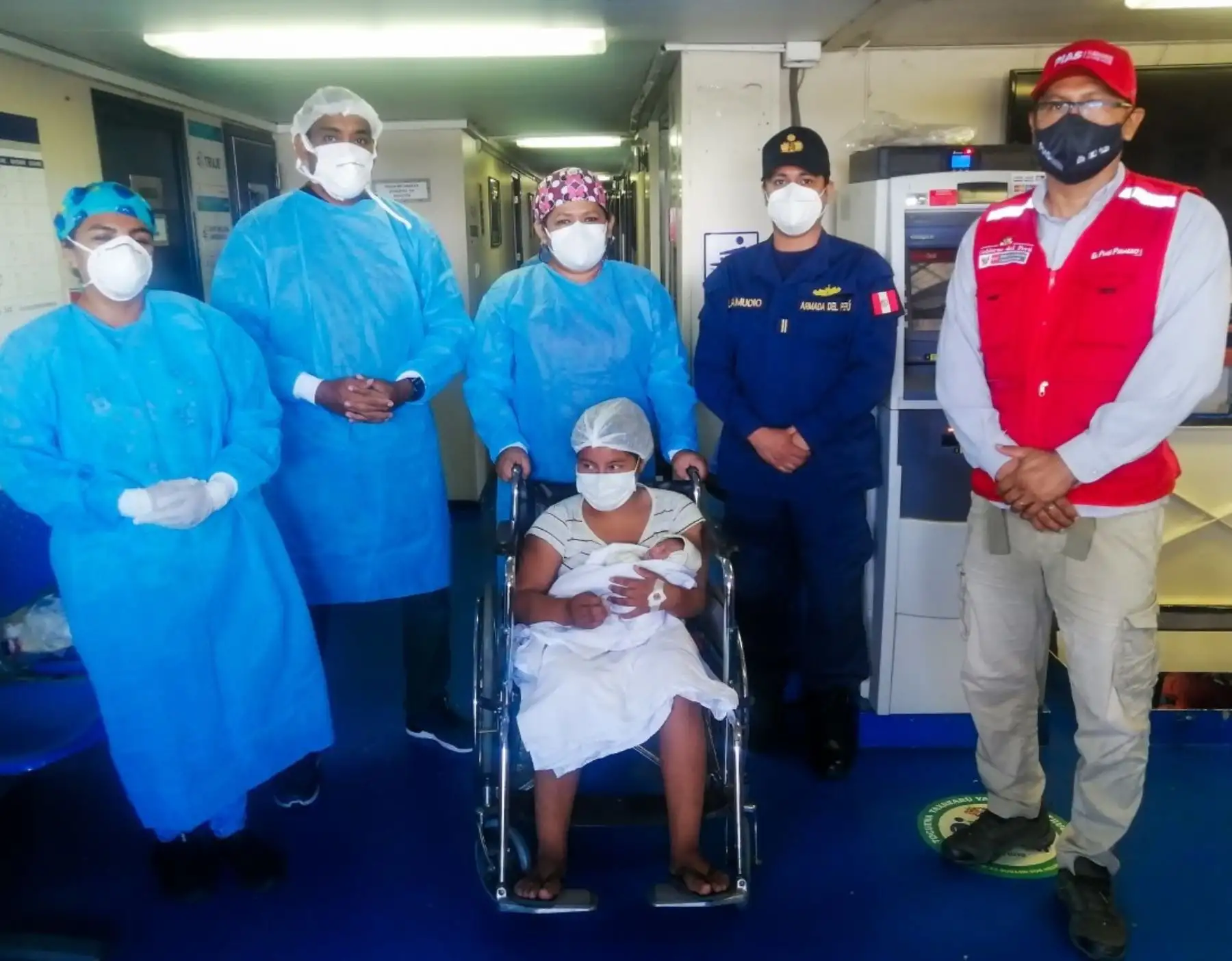 Brigada médica de la PIAS Río Putumayo I ayudó en el proceso de parto a una mujer indígena de Loreto durante la campaña que desarrolla el Programa PAIS. Foto: ANDINA/difusión.