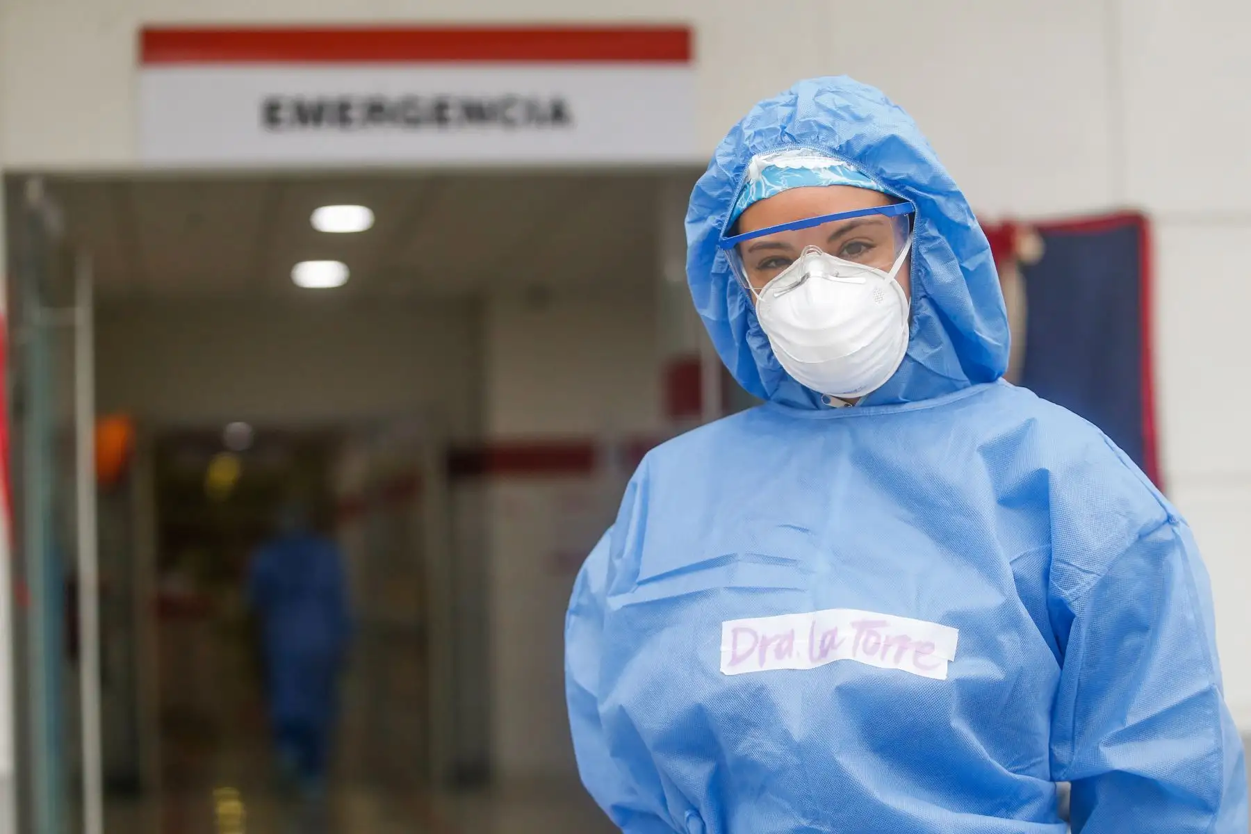El ministro de Salud, Óscar Ugarte, participó en la ceremonia de inauguración de la planta de oxígeno donada por Respira Perú al Hospital de Emergencias covid-19 de Ate. Foto: Minsa