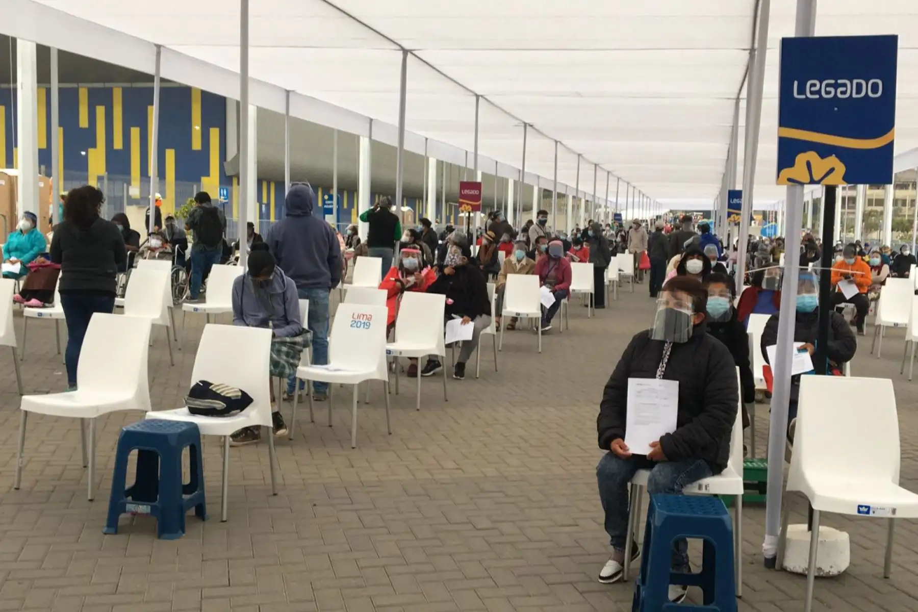 Los equipos de vacunación de la Diris Lima Sur iniciaron la inmunización de la segunda dosis contra la COVID-19 a los adultos mayores de 80 años de Chorrillos, San Juan de Miraflores, Villa María Del Triunfo y Villa El Salvador. Ministerio de Salud
Foto:ANDINA/DIRISLimaSur