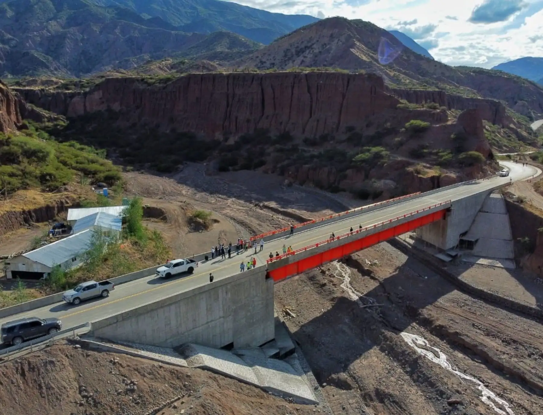 El MTC puso en funcionamiento los puentes Pucayaccu y Mayocc en Huancavelica. Las nuevas infraestructuras benefician a varias comunidades de la provincia de Churcampa. ​ANDINA/Difusió