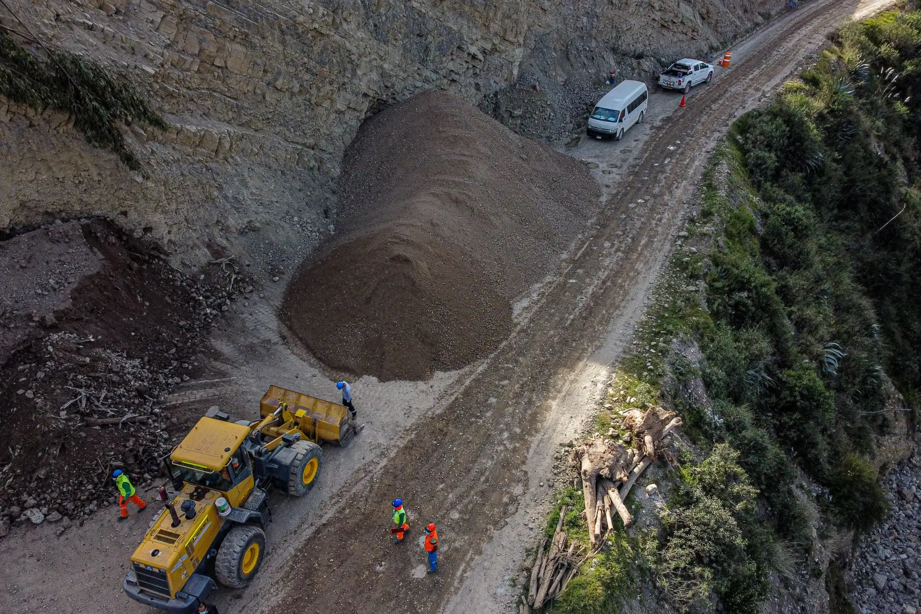 El Ministro de Trabajo Javier Palacios Gallegos, supervisó los trabajos de carretera, que Proregión realiza en el departamento de Huancavelica. Foto: ANDINA/Ministerio de Trabajo