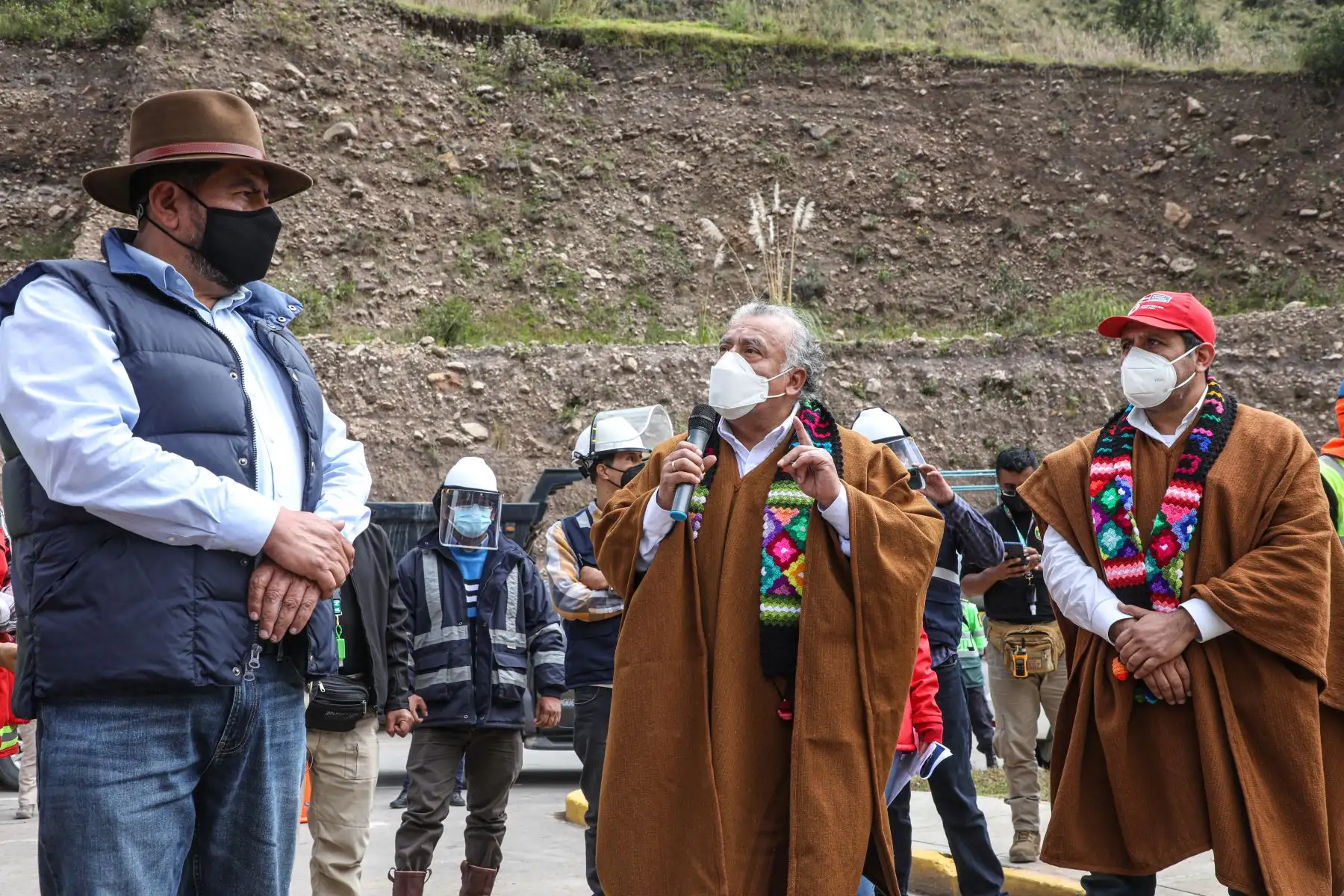 El Ministro de Trabajo Javier Palacios Gallegos, supervisó los trabajos de carretera, que Proregión realiza en el departamento de Huancavelica. Foto: ANDINA/Ministerio de Trabajoo