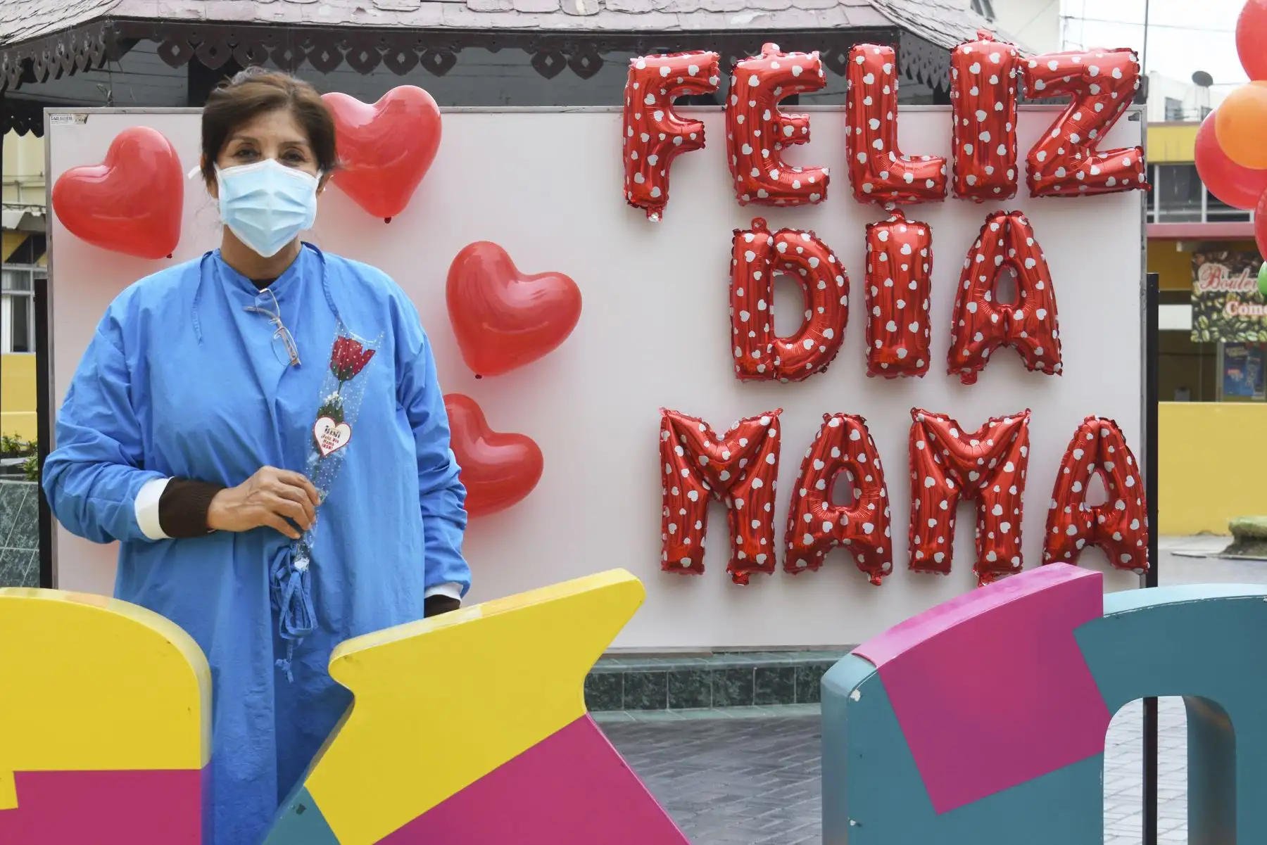 A pocos días del Día de la Madre, el Instituto Nacional de Salud del Niño (INSN) de Breña, rindió homenaje a profesionales en salud que trabajan en primera línea en medio de la pandemia del coronavirus. Foto: INSN-Breña