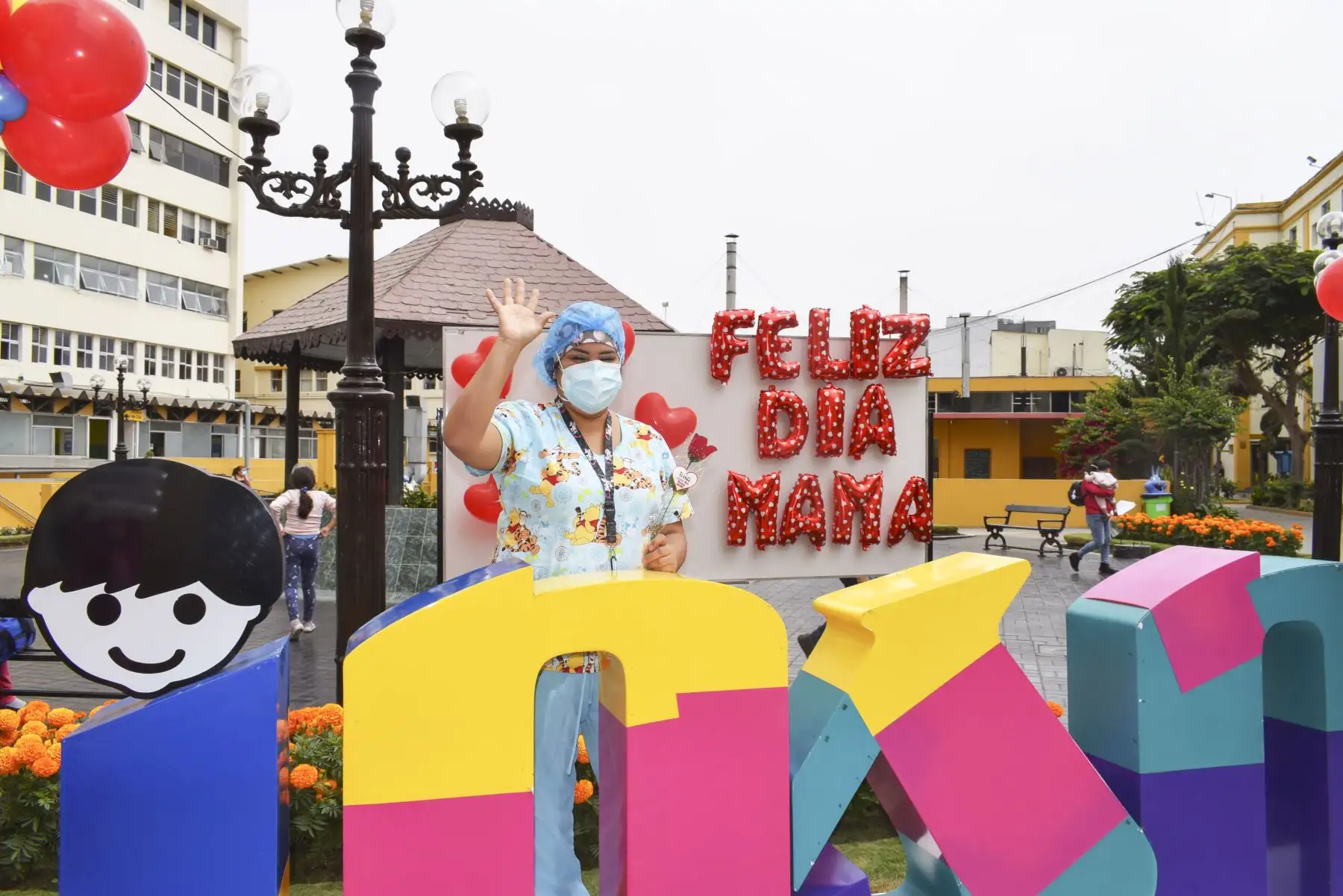 A pocos días del Día de la Madre, el Instituto Nacional de Salud del Niño (INSN) de Breña, rindió homenaje a profesionales en salud que trabajan en primera línea en medio de la pandemia del coronavirus. Foto: INSN-Breña