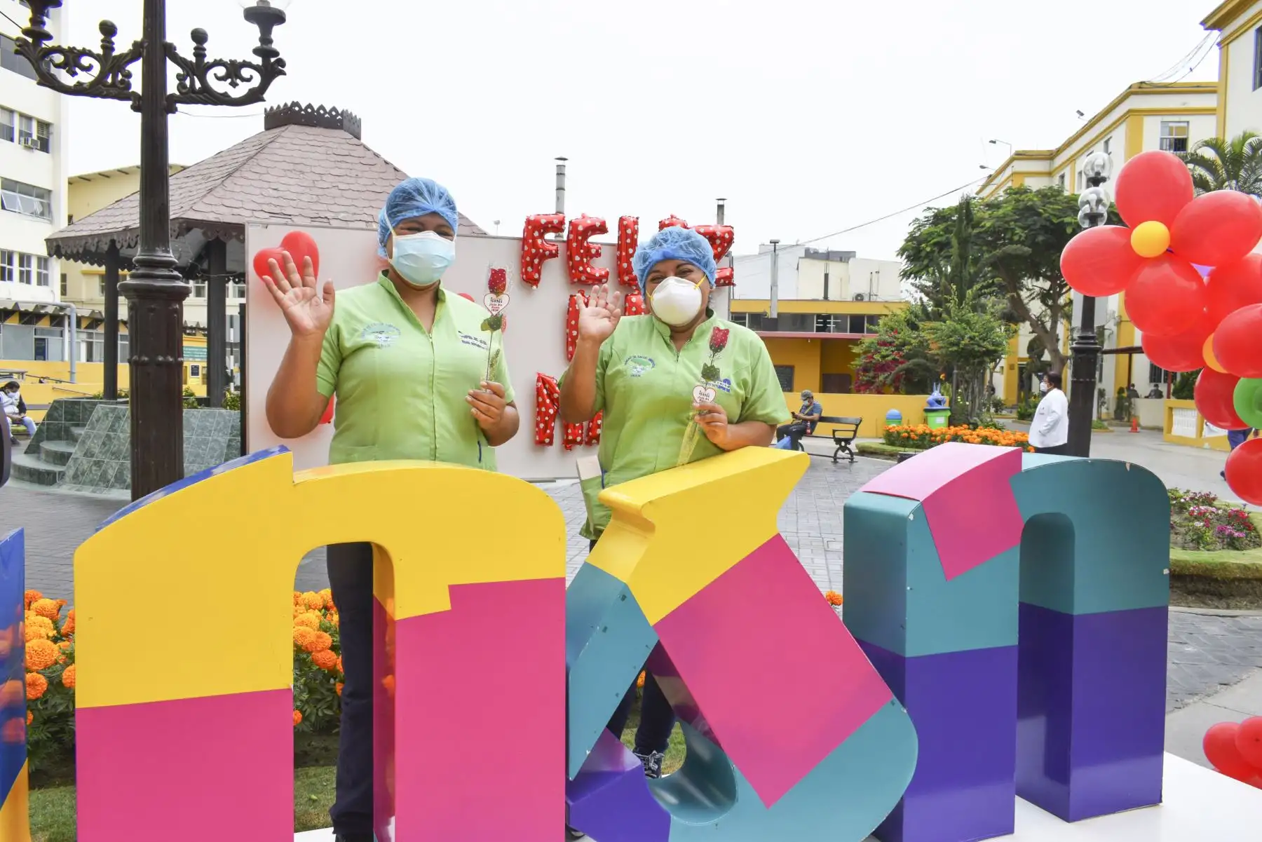 A pocos días del Día de la Madre, el Instituto Nacional de Salud del Niño (INSN) de Breña, rindió homenaje a profesionales en salud que trabajan en primera línea en medio de la pandemia del coronavirus. Foto: INSN-Breña