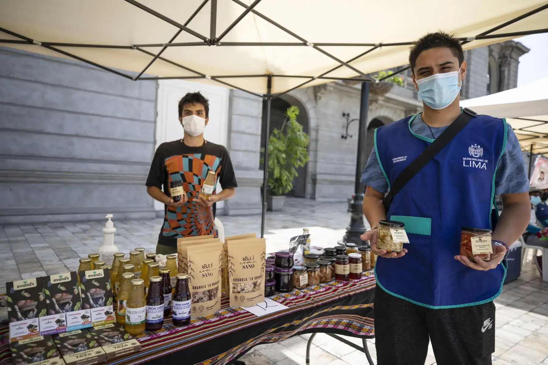 La Municipalidad de Lima  organizo la feria en apoyo a las madres emprendedoras de  productos, gastronómicos, textiles, artesanías y manualidades. en el Circuito Mágico del Agua del Parque de la Reserva. Foto: ANDINA// MLM