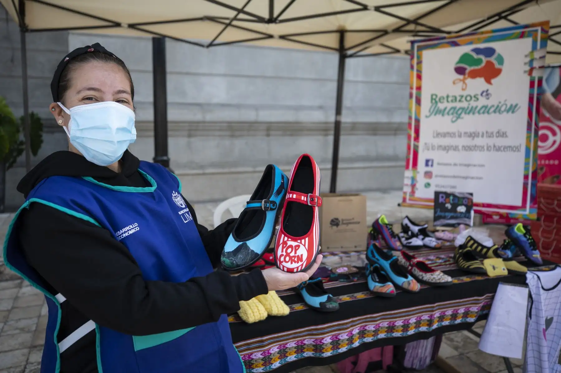 La Municipalidad de Lima organizó la feria en apoyo a las madres emprendedoras de productos, gastronómicos, textiles, artesanías y manualidades en el Circuito Mágico del Agua del Parque de la Reserva. Foto: ANDINA// MLM