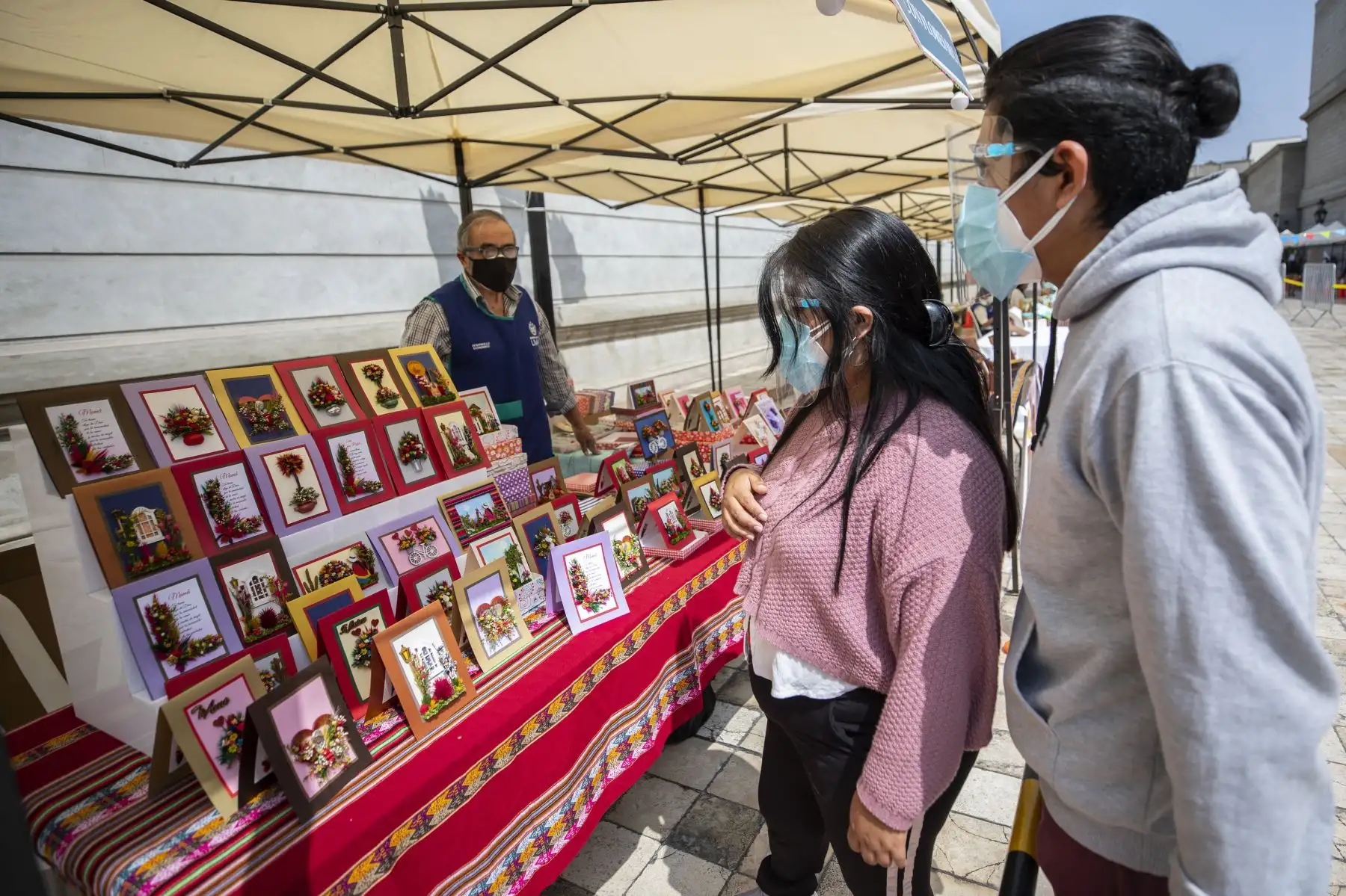 La Municipalidad de Lima  organizo la feria en apoyo a las madres emprendedoras de  productos, gastronómicos, textiles, artesanías y manualidades. en el Circuito Mágico del Agua del Parque de la Reserva. Foto: ANDINA// MLM