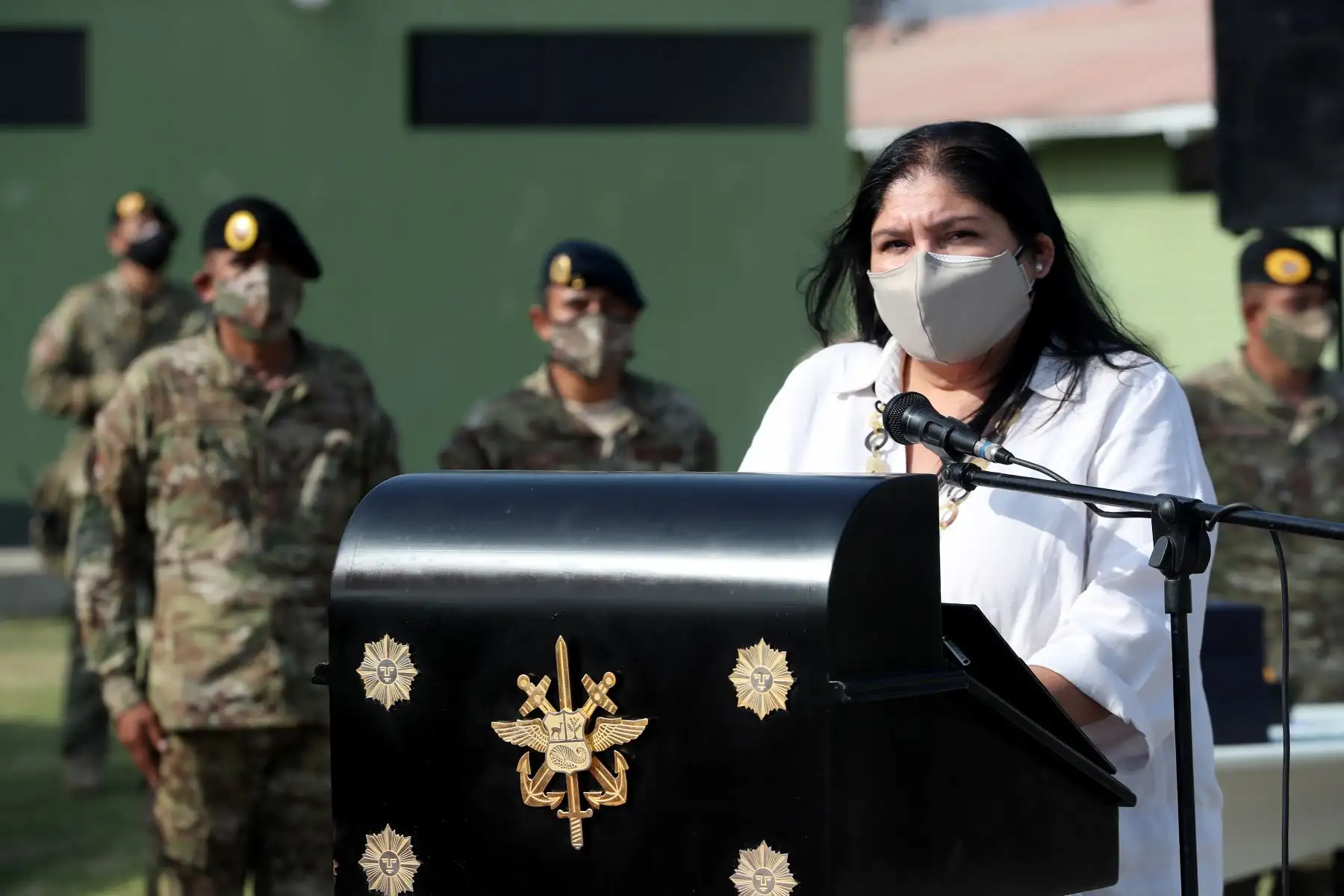 La ministra de Defensa, Nuria Esparch, participó en ceremonia de distinción a los valientes miembros de las Fuerzas Armadas que demostraron valor y sacrificio durante la operación Ojo de Águila. Foto: ANDINA/Mindef