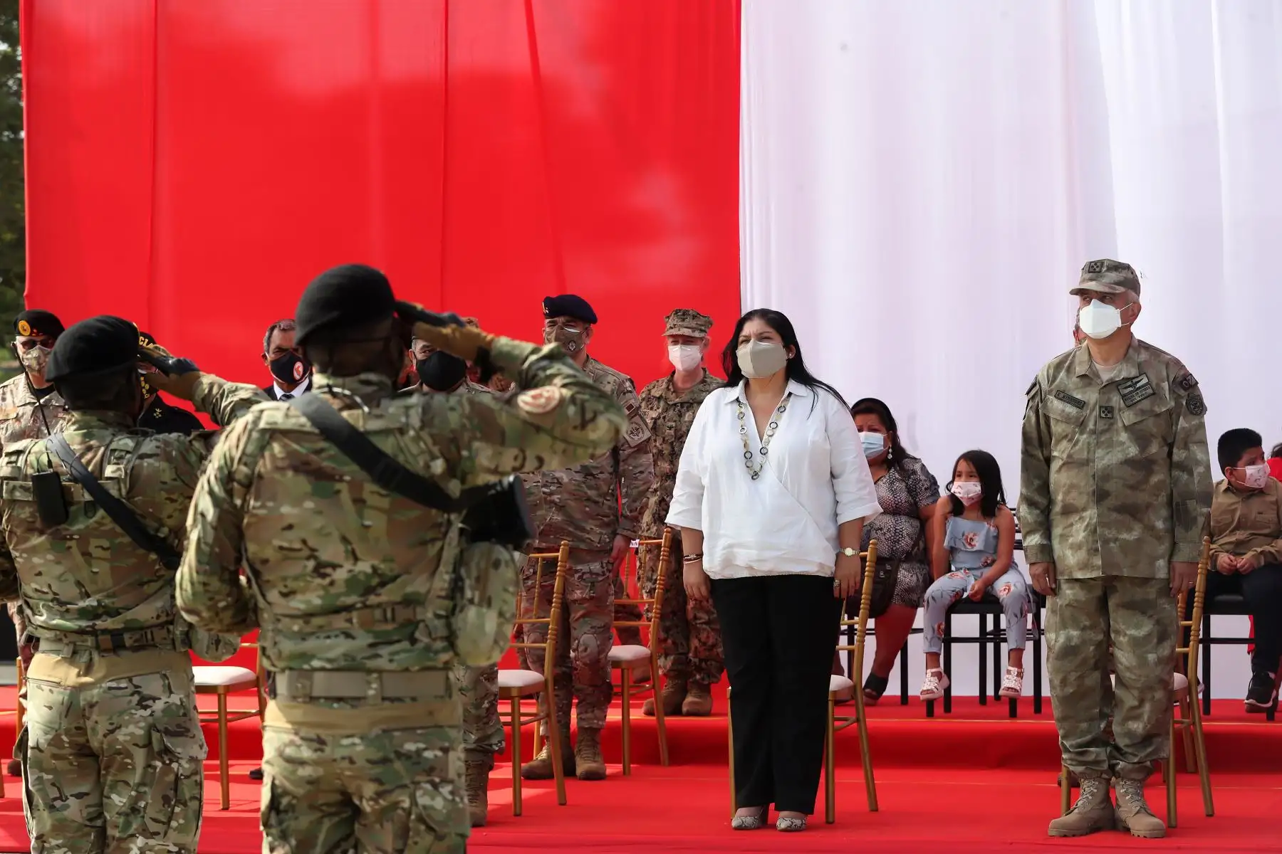 La ministra de Defensa, Nuria Esparch, participó en ceremonia de distinción a los valientes miembros de las Fuerzas Armadas que demostraron valor y sacrificio durante la operación Ojo de Águila. Foto: ANDINA/Mindef
